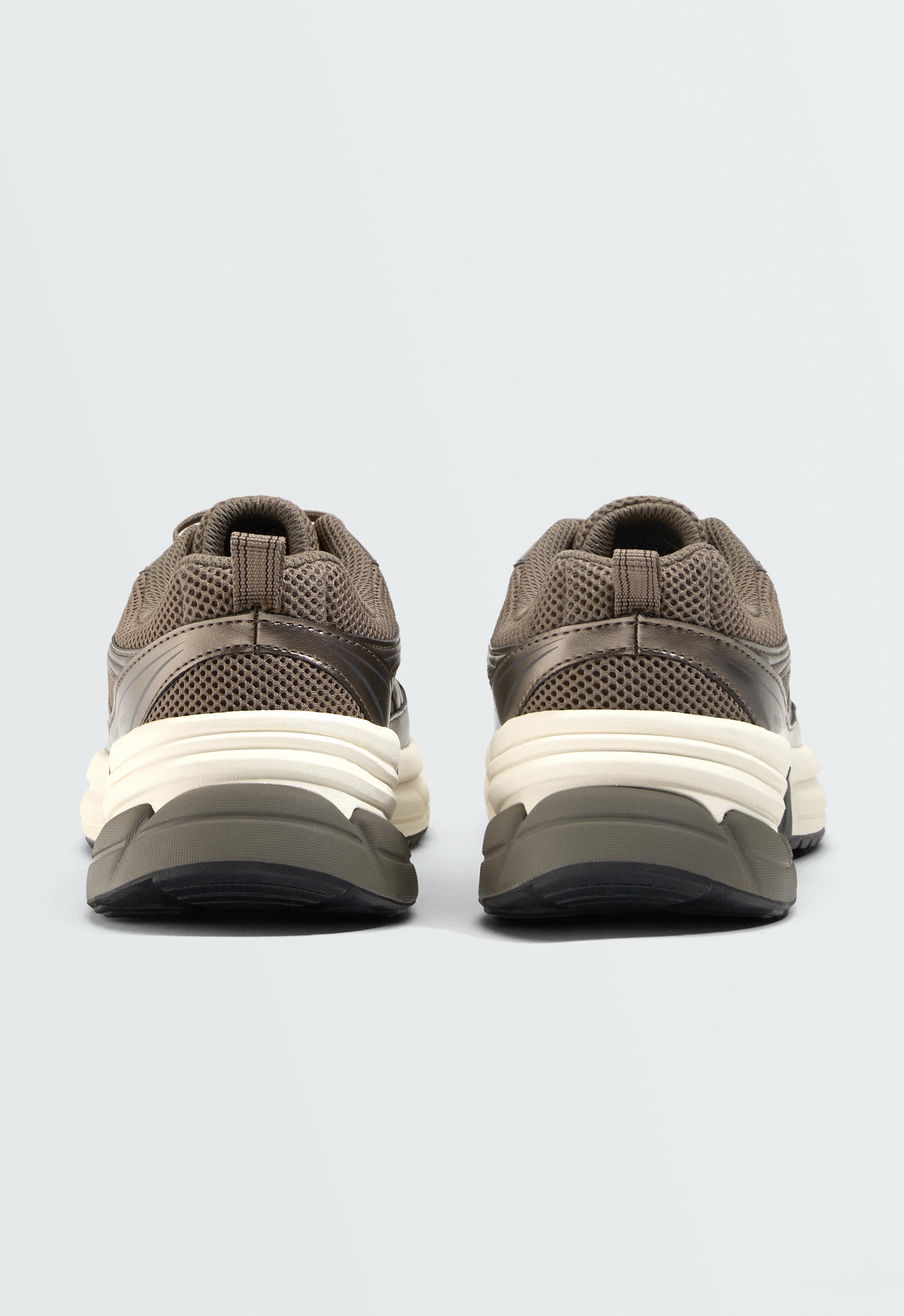 Running-style trainers — BRONZE