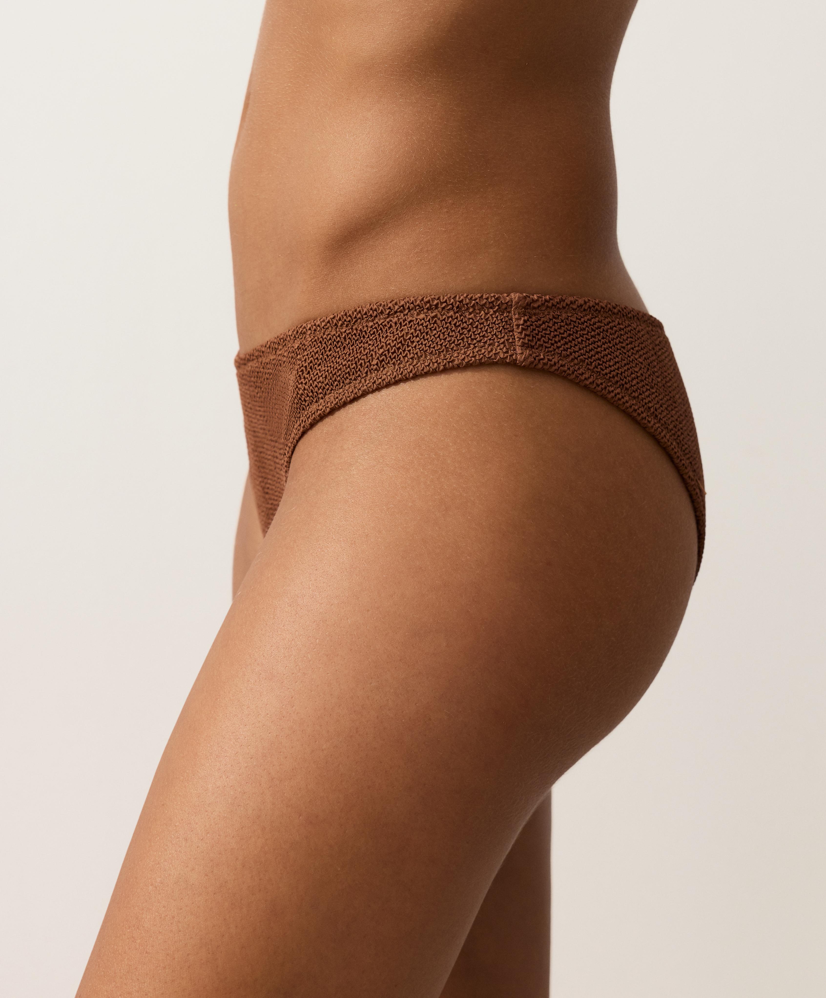 Medium-coverage U-cut crinkle bikini briefs — TOFFEE