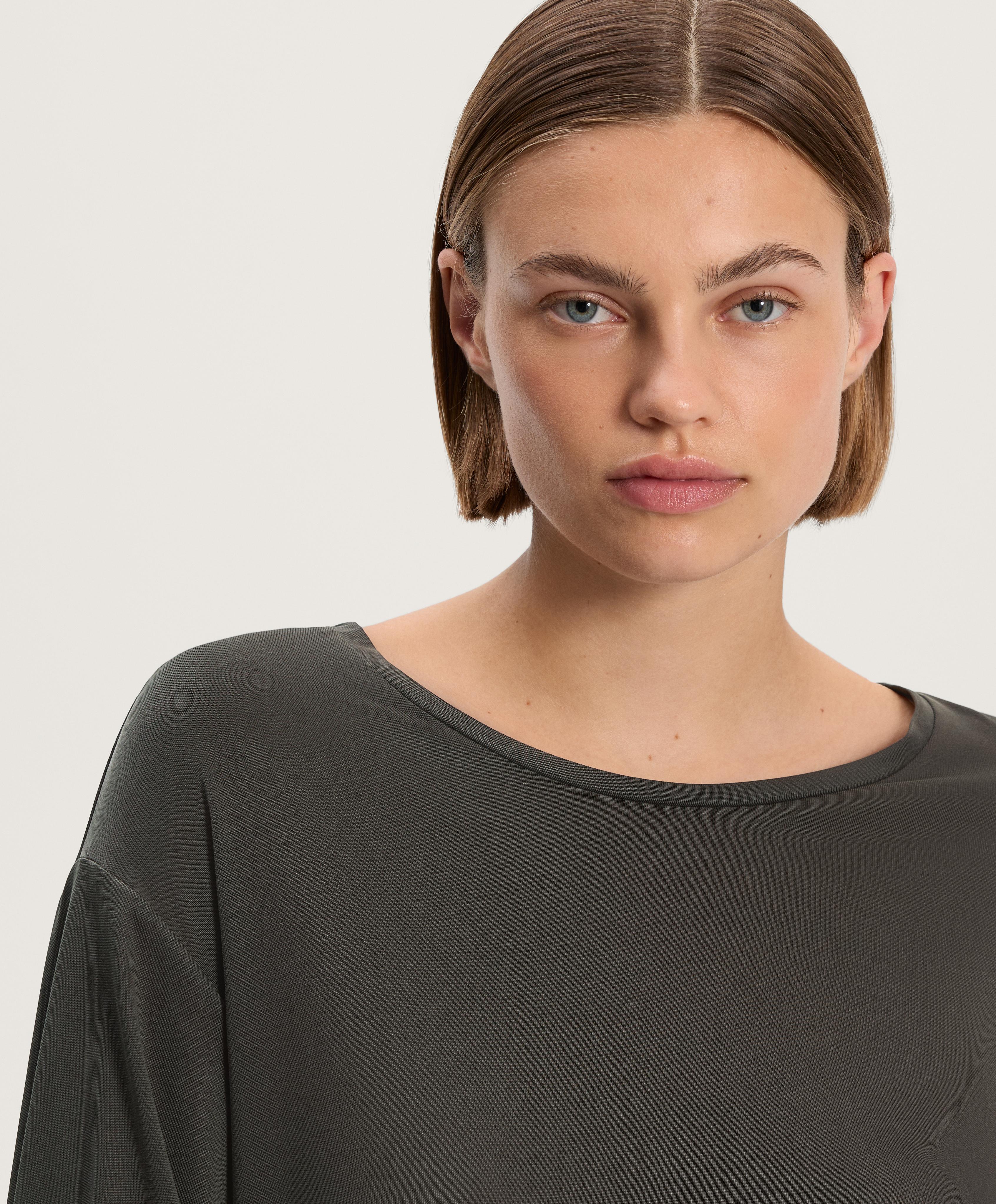 Tričko s dlhým rukávom so záhybom na chrbte zo zmesi modalu - Zľava Tričko s dlhým rukávom so záhybom na chrbte zo zmesi modalu - Zľava