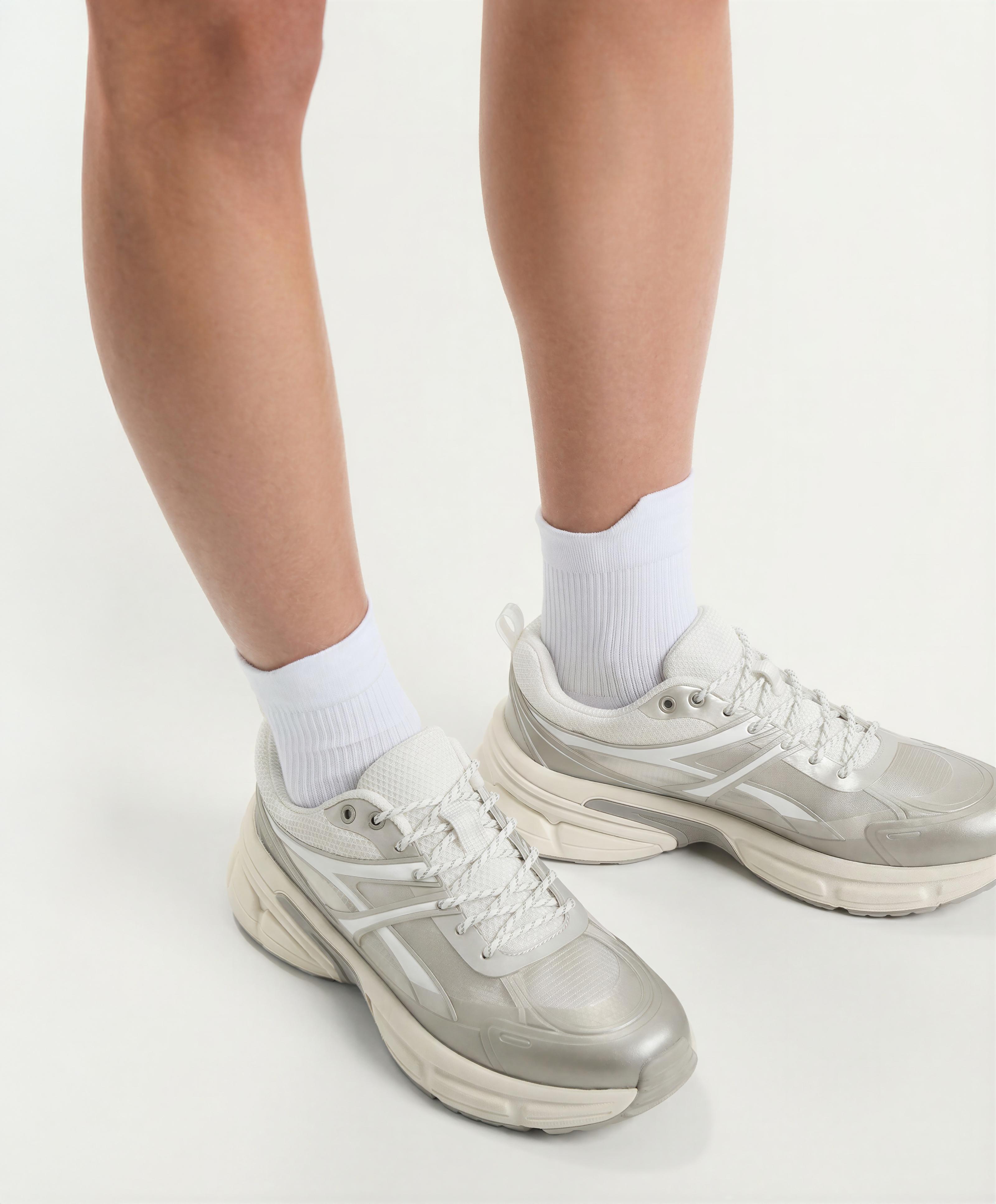 Running-style trainers — WHITE