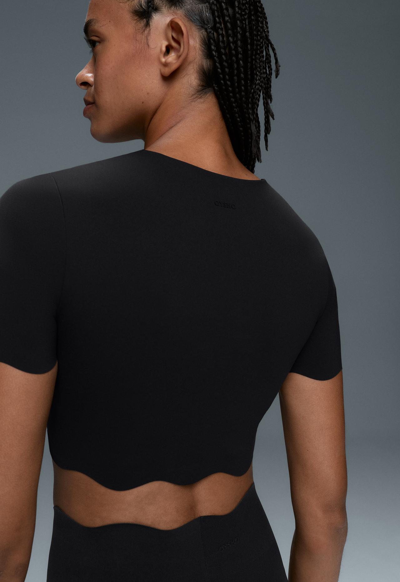 Wavy compressive tank top — BLACK