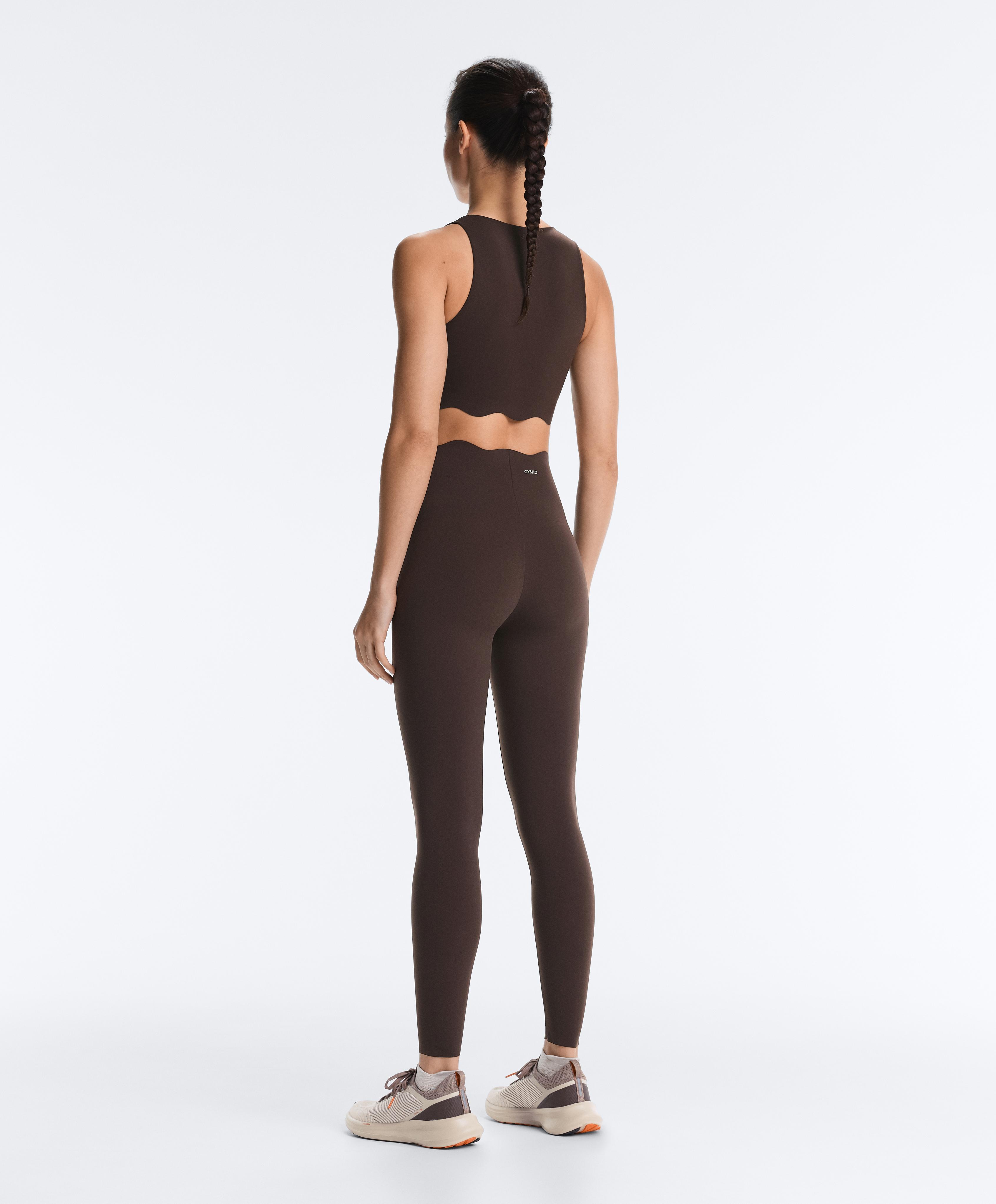 Wavy medium-support compressive sports bra — DARK REDDISH‑BROWN