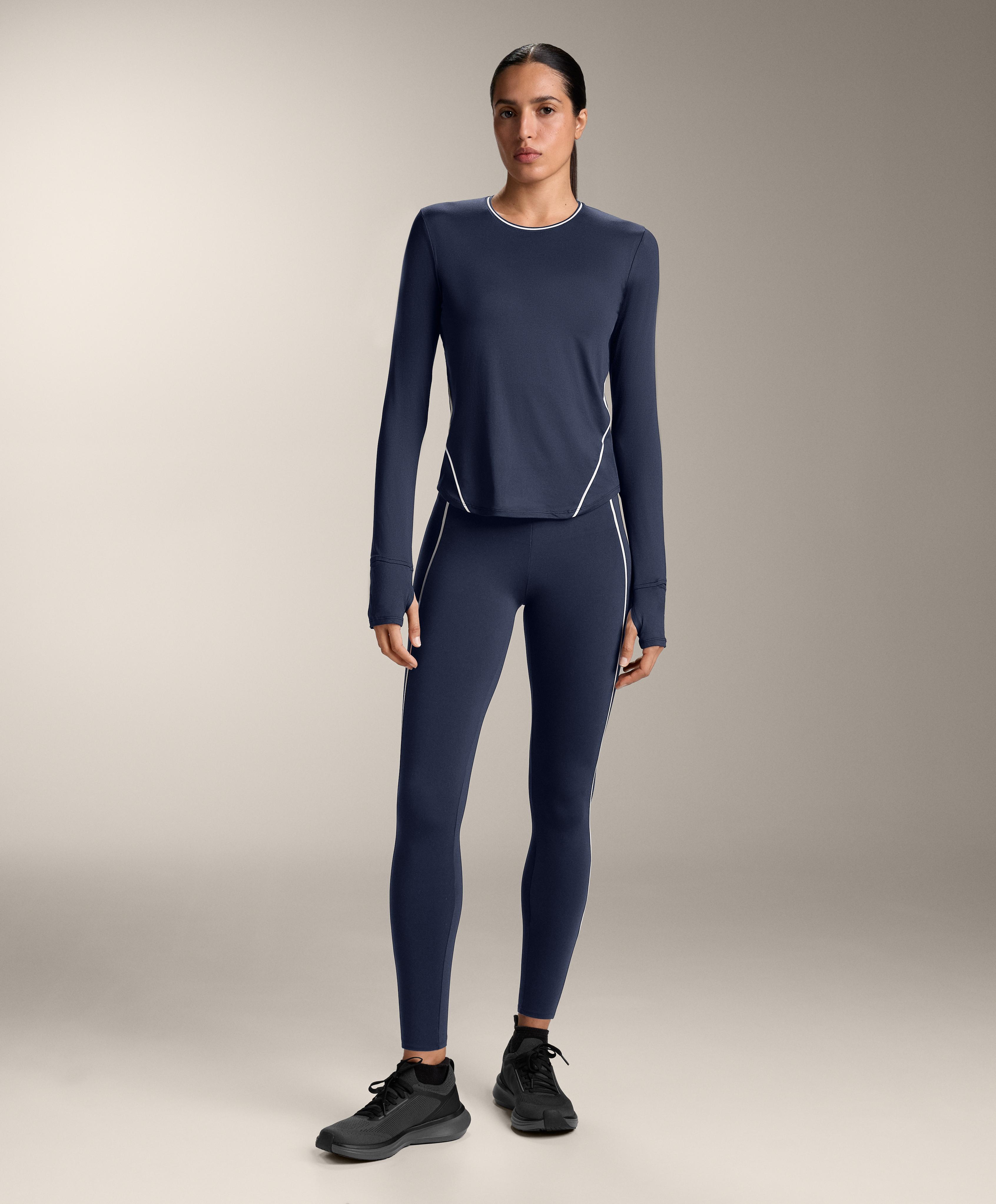 Total look running with blue piping T-shirt Total look running with blue piping T-shirt