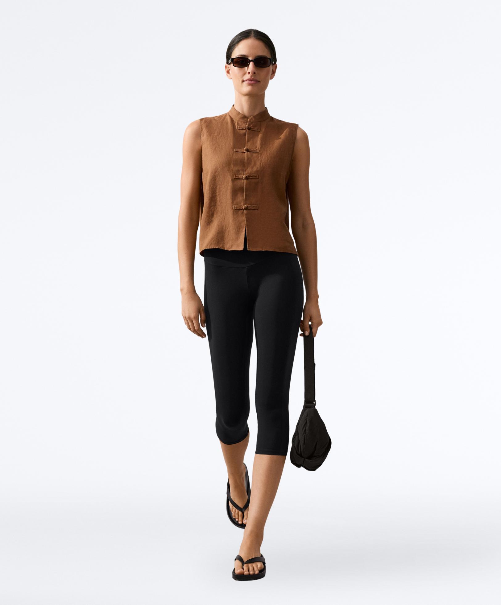 100% linen sleeveless stand-up collar shirt — TOFFEE