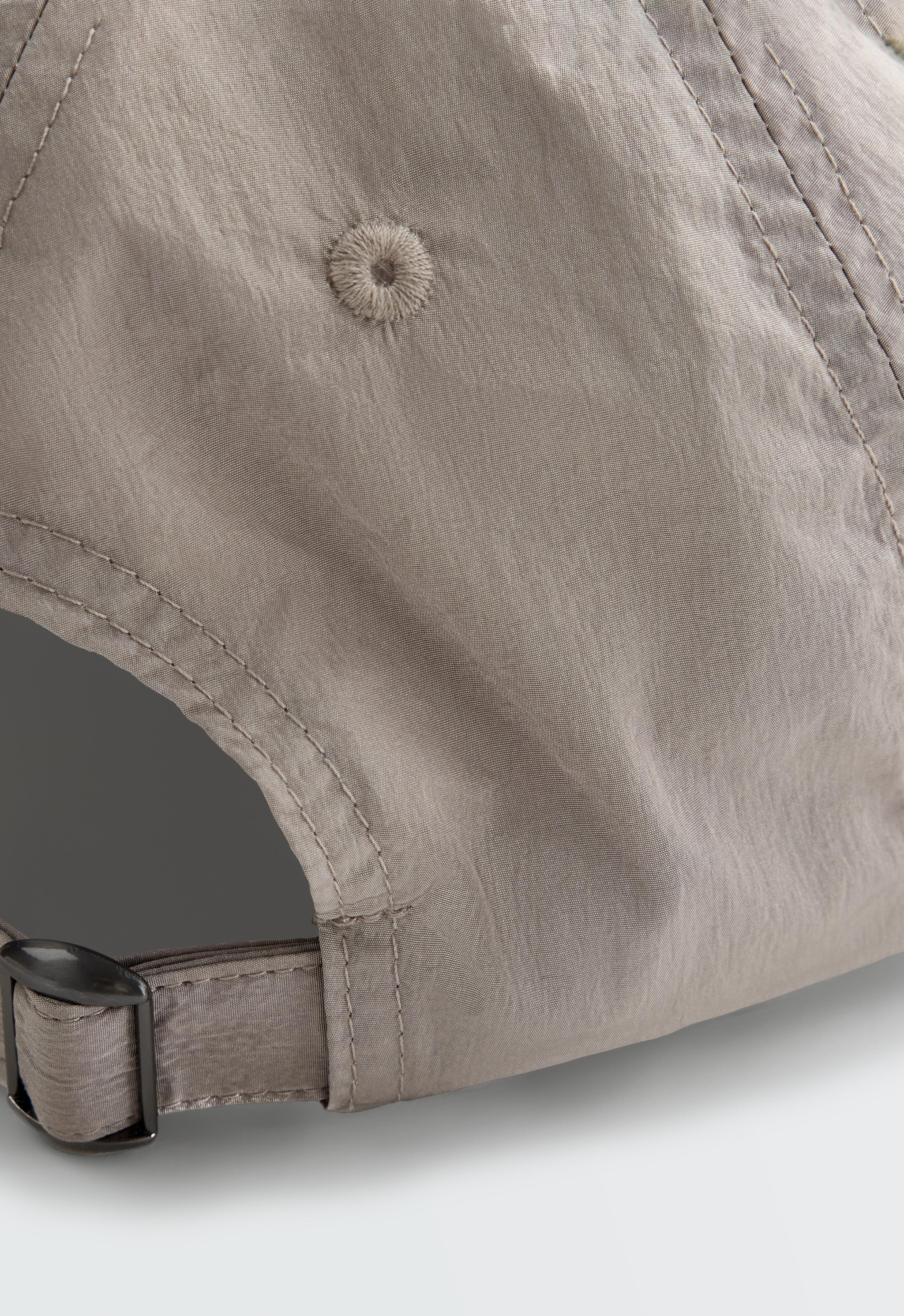 Lightweight sports cap