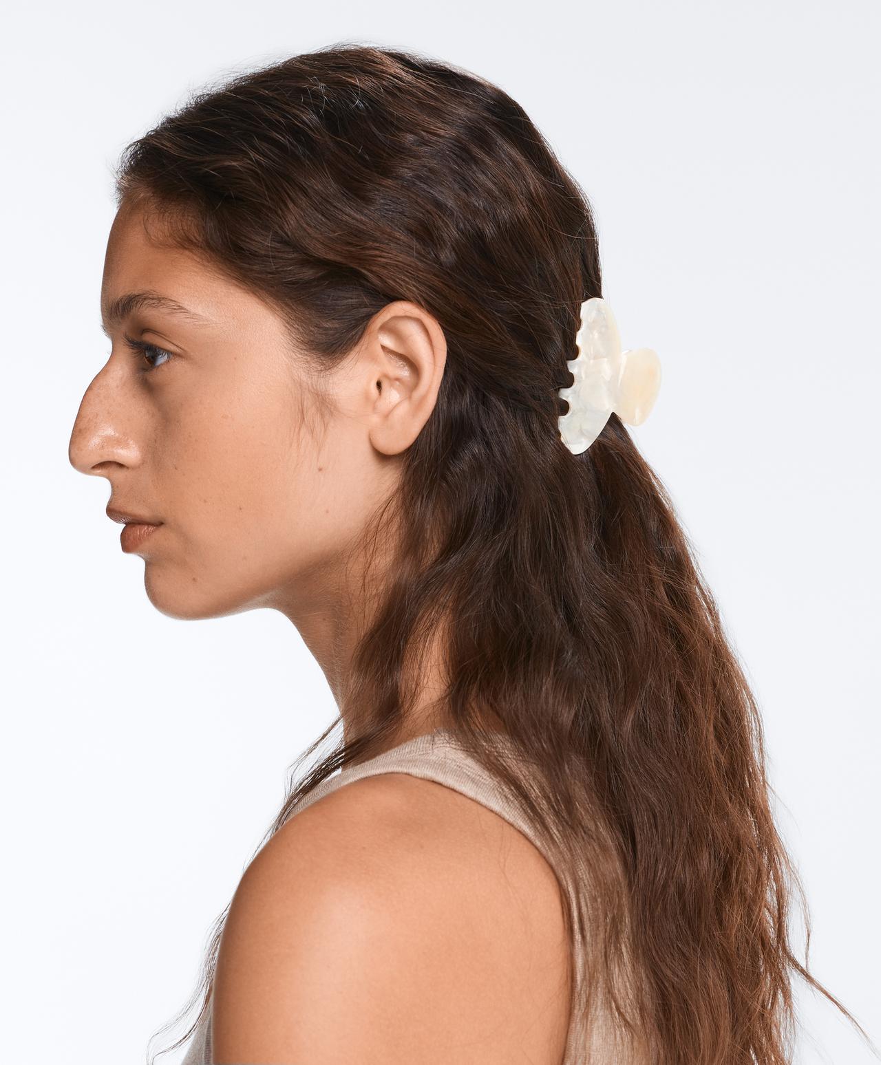 Hair claw — OATMEAL