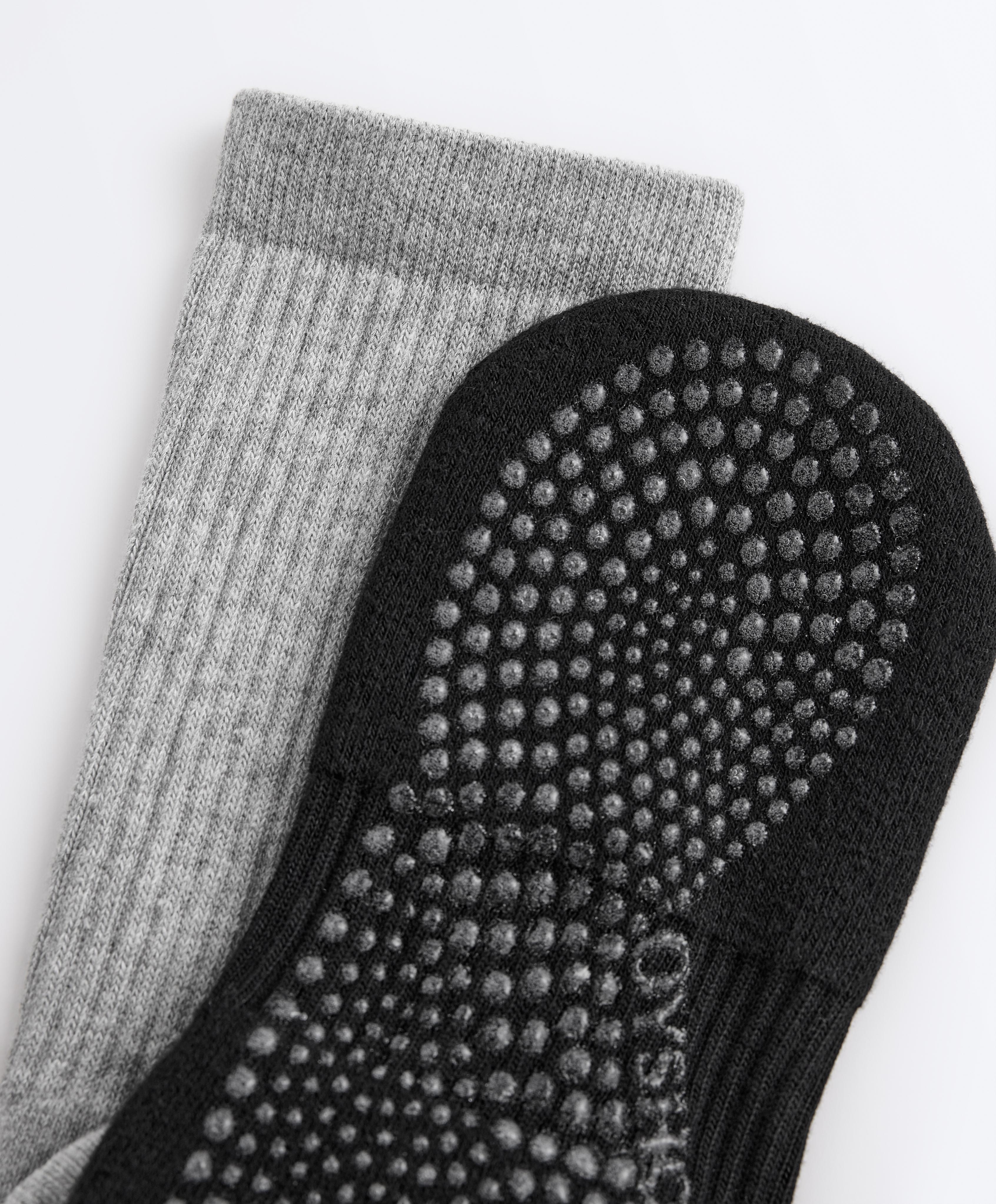 2 pairs of classic cotton blend yoga and Pilates socks — BLACK