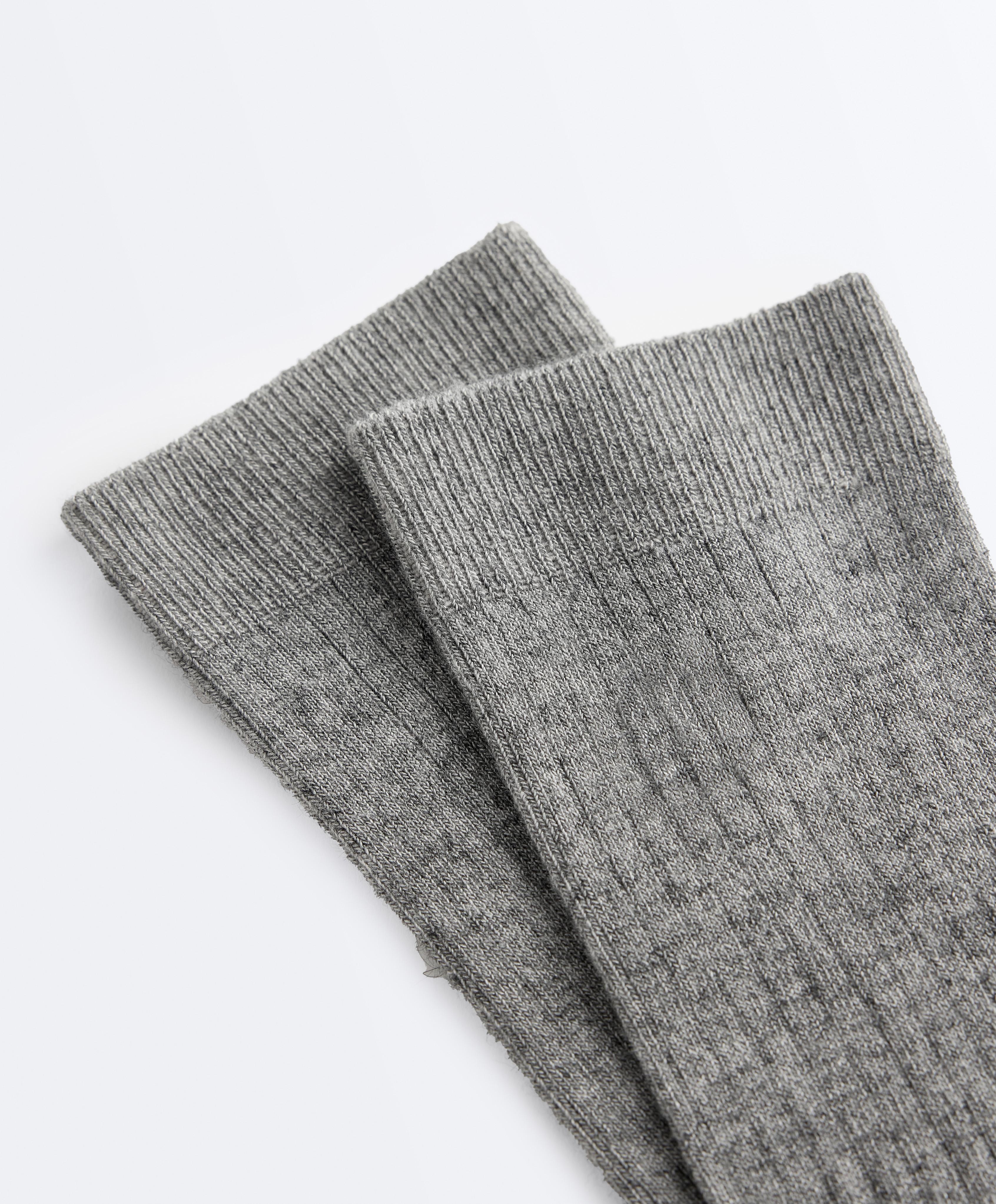 Modal blend classic socks with 13% cashmere — MOTTLED GREY MELANGE