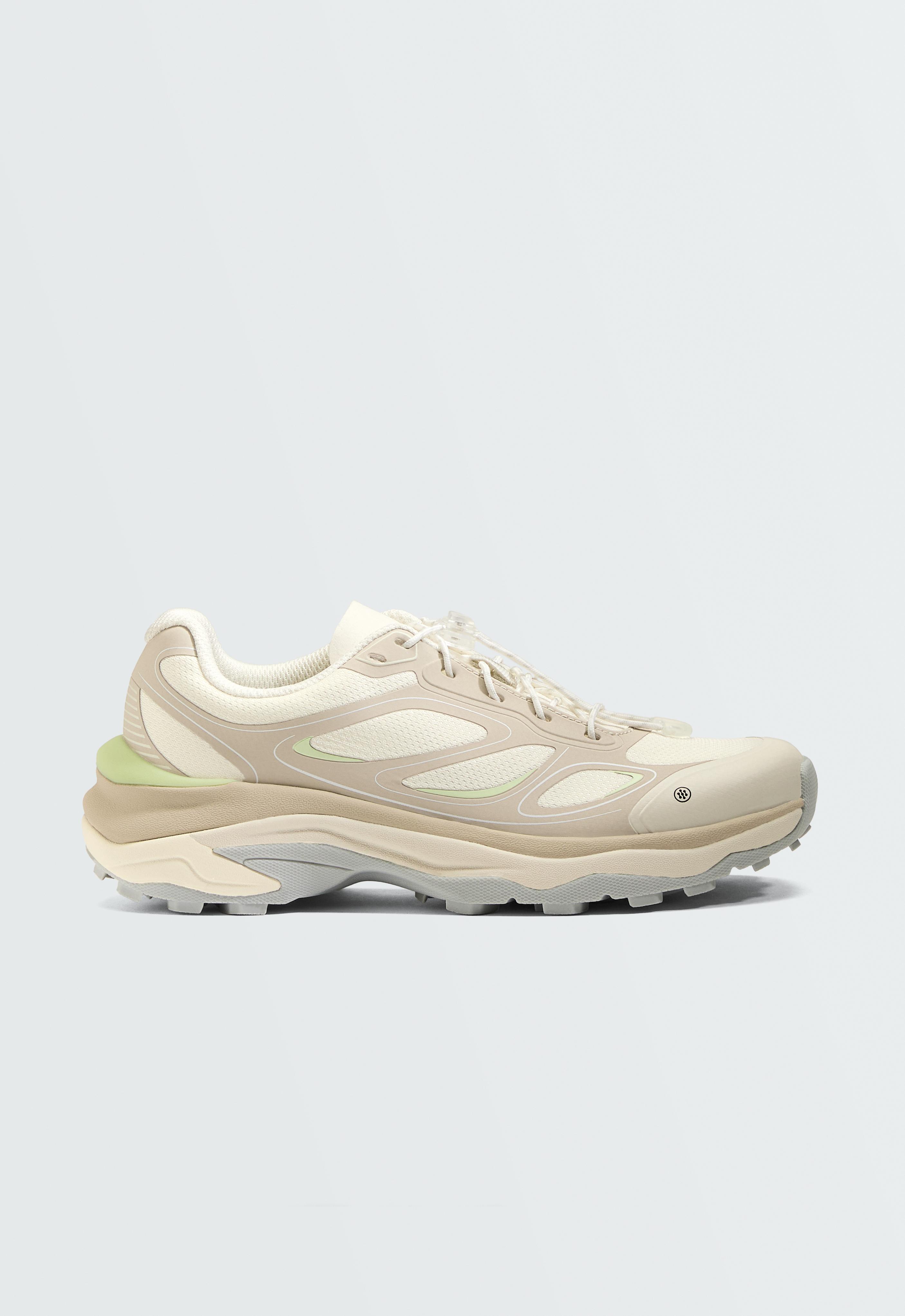 Sneakers in bergstijl