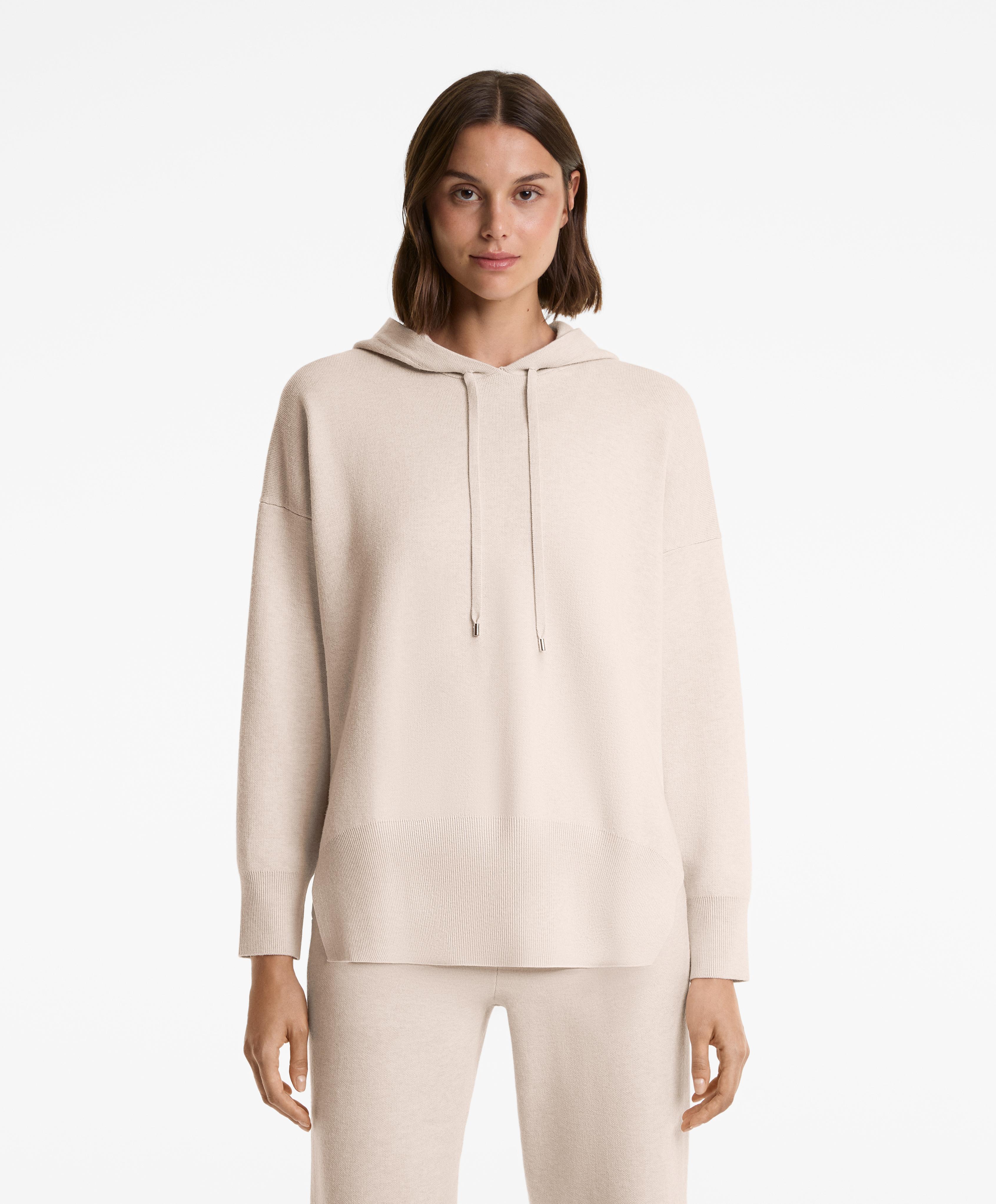 Lång stickad tröja med huva Lång stickad tröja med huva