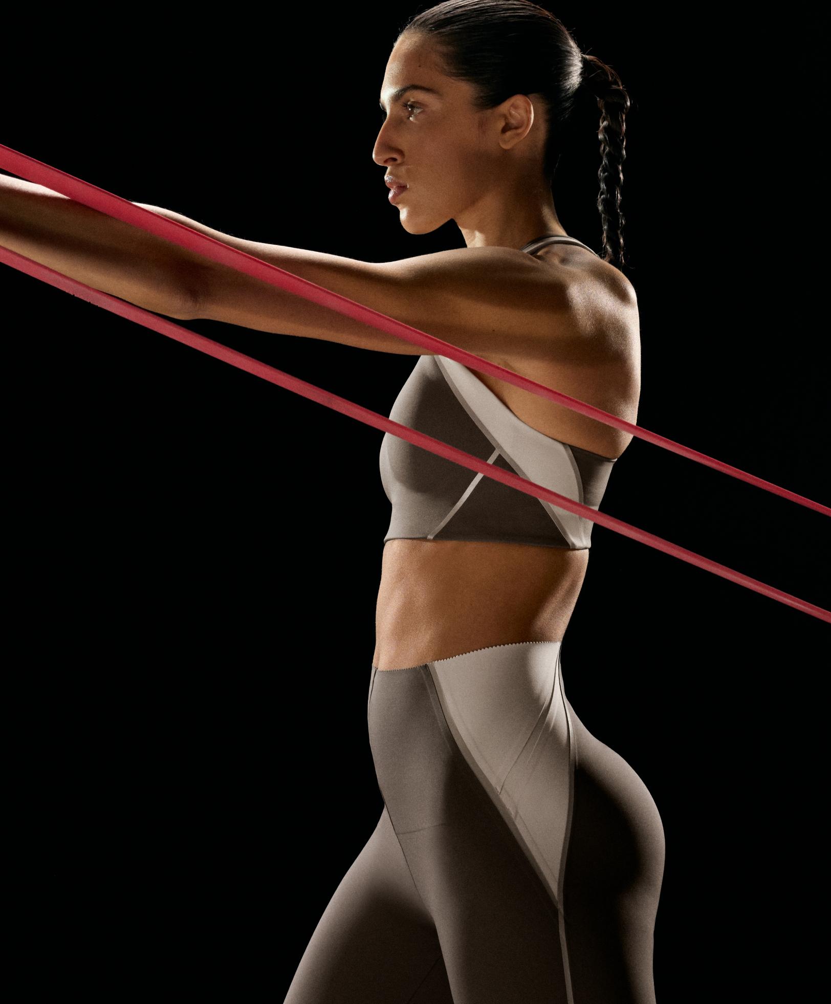 High-support Compressive reflective sports bra — CHARCOAL GREY