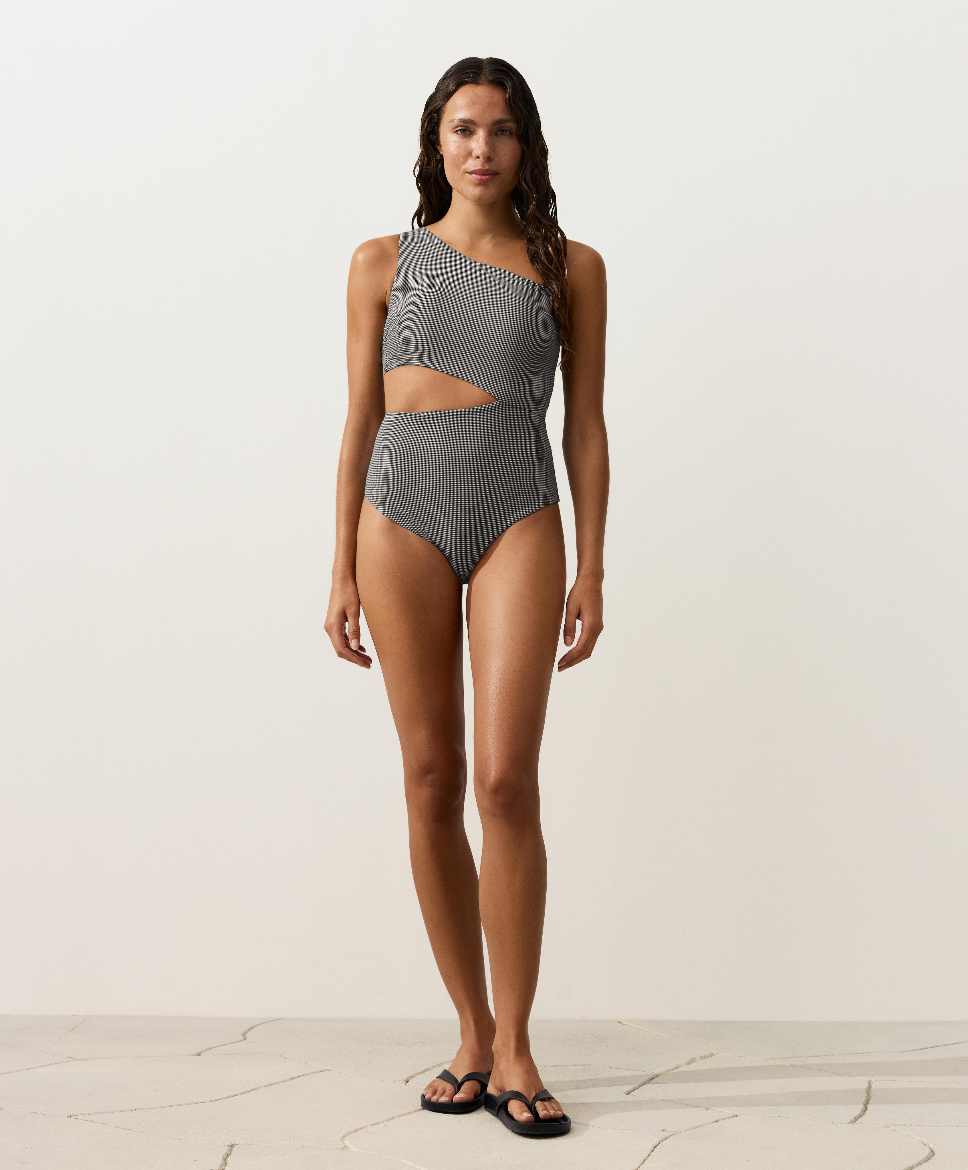 Trikini med asymmetrisk design og mini-vichytern
