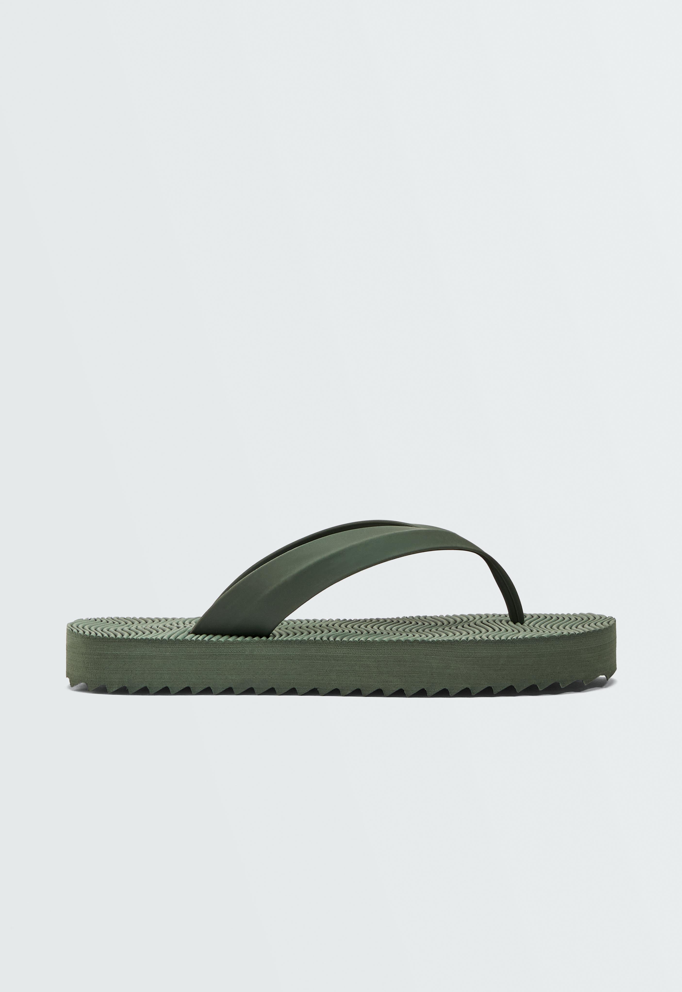 Textured platform beach sandals Textured platform beach sandals