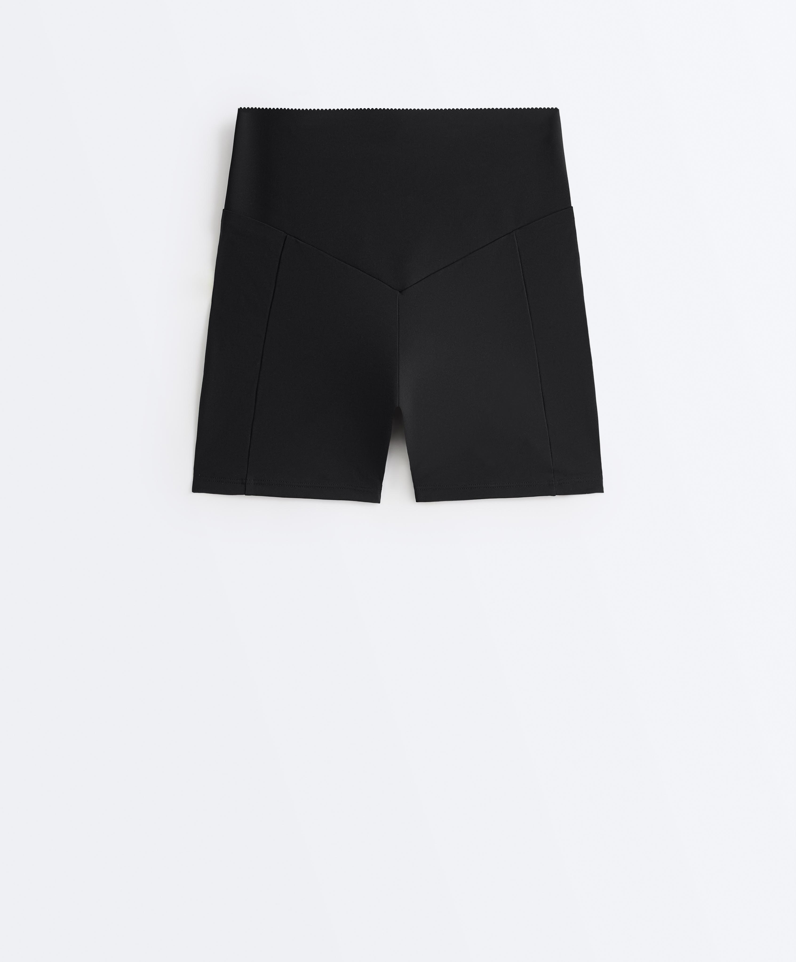 Compressive high-rise pocket 10cm hot pants — BLACK