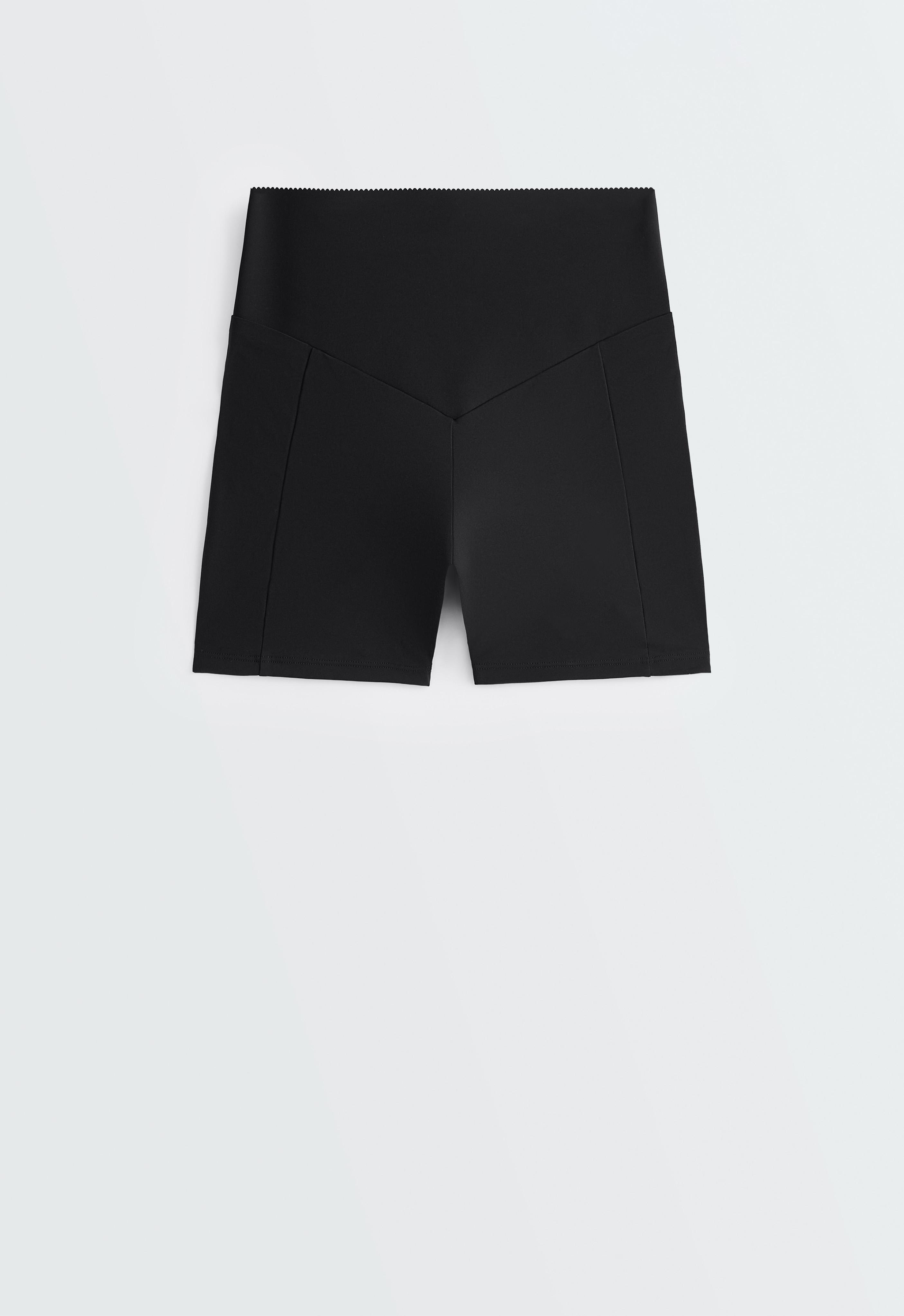 Compressive high-rise pocket 10cm hot pants — BLACK