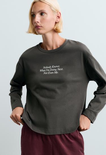 Relaxed long-sleeve 100% cotton t-shirt with text — CHARCOAL GREY 2