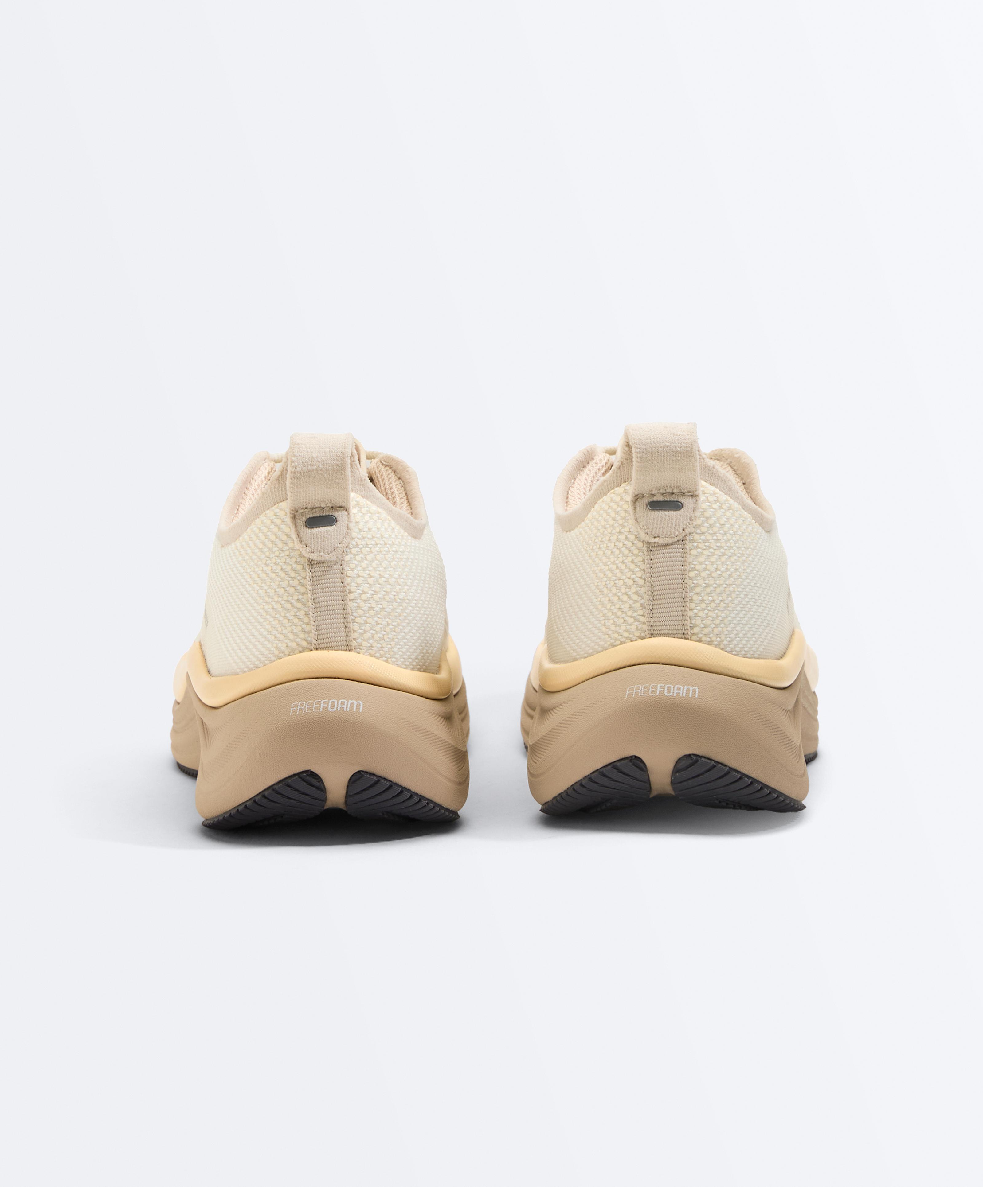 OY/PR 907 Running Trainers — PEACH