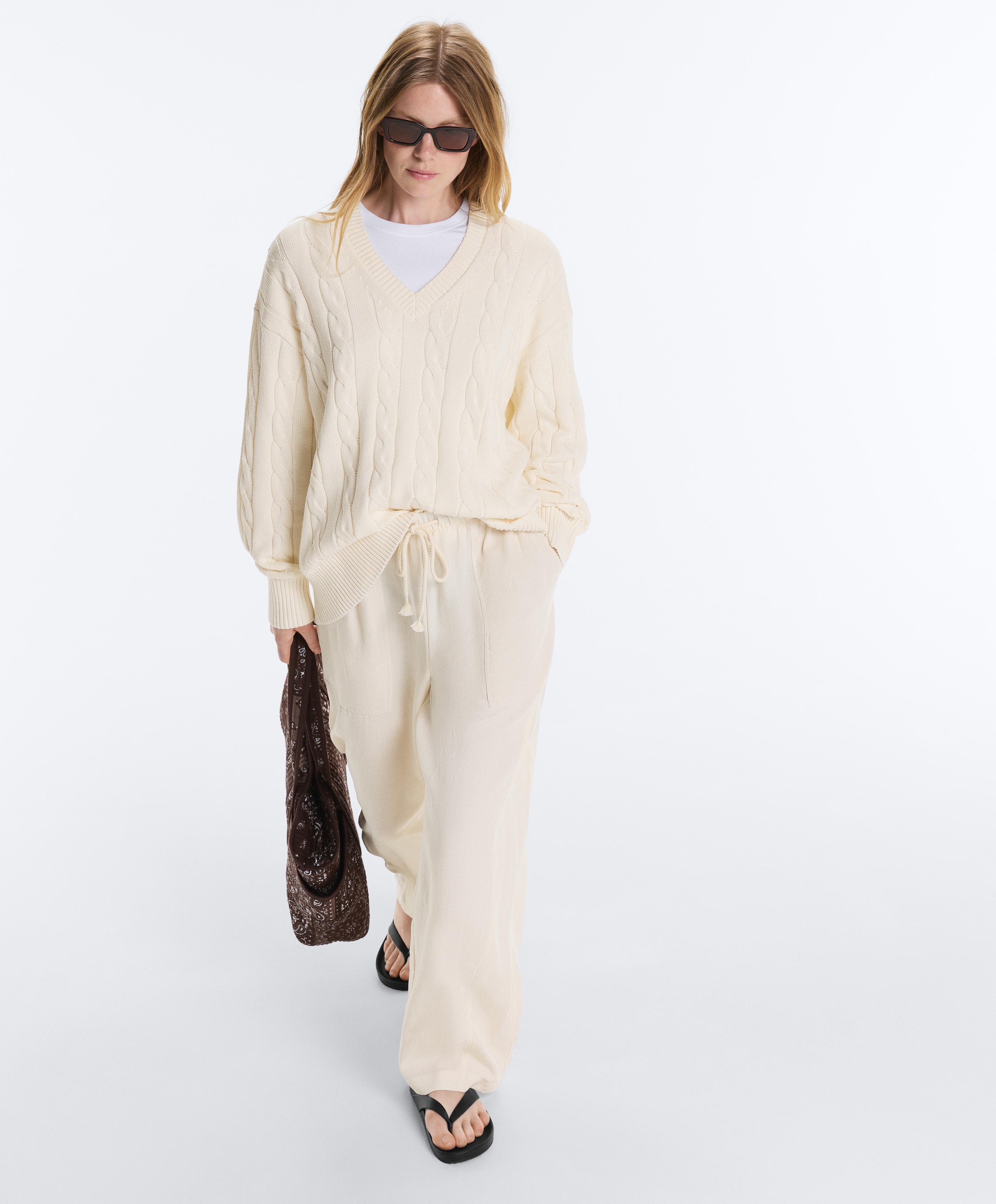 100% cotton cable knit V-neck jumper — PALE ECRU