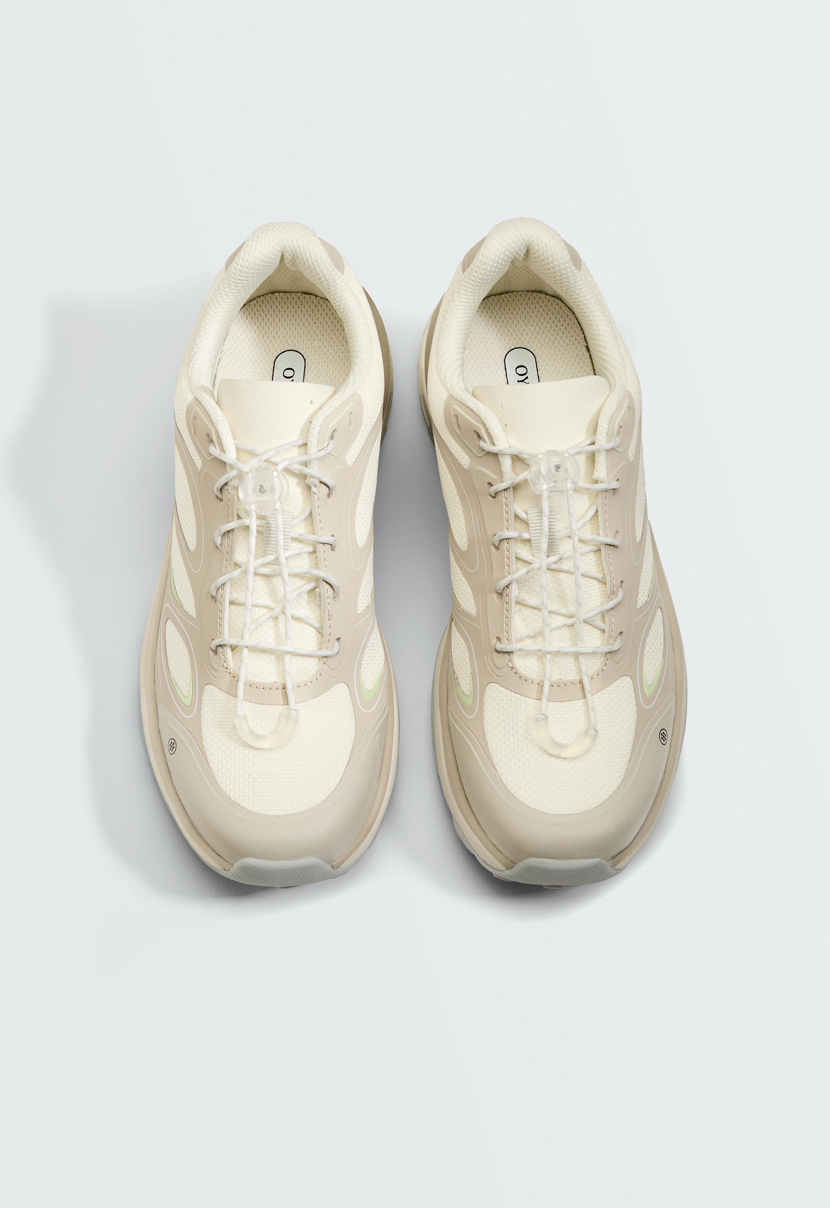 Sneakers in bergstijl