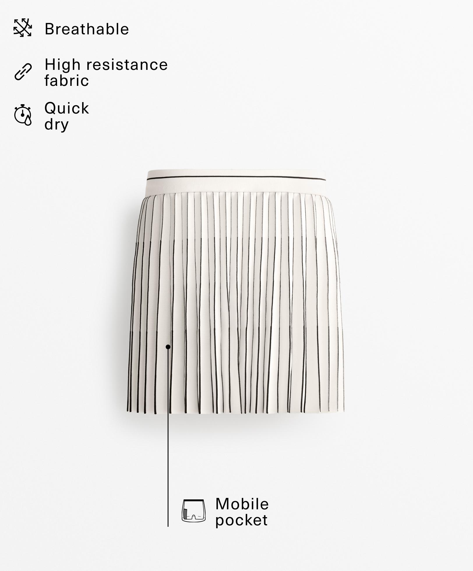 Pleated seamless skirt