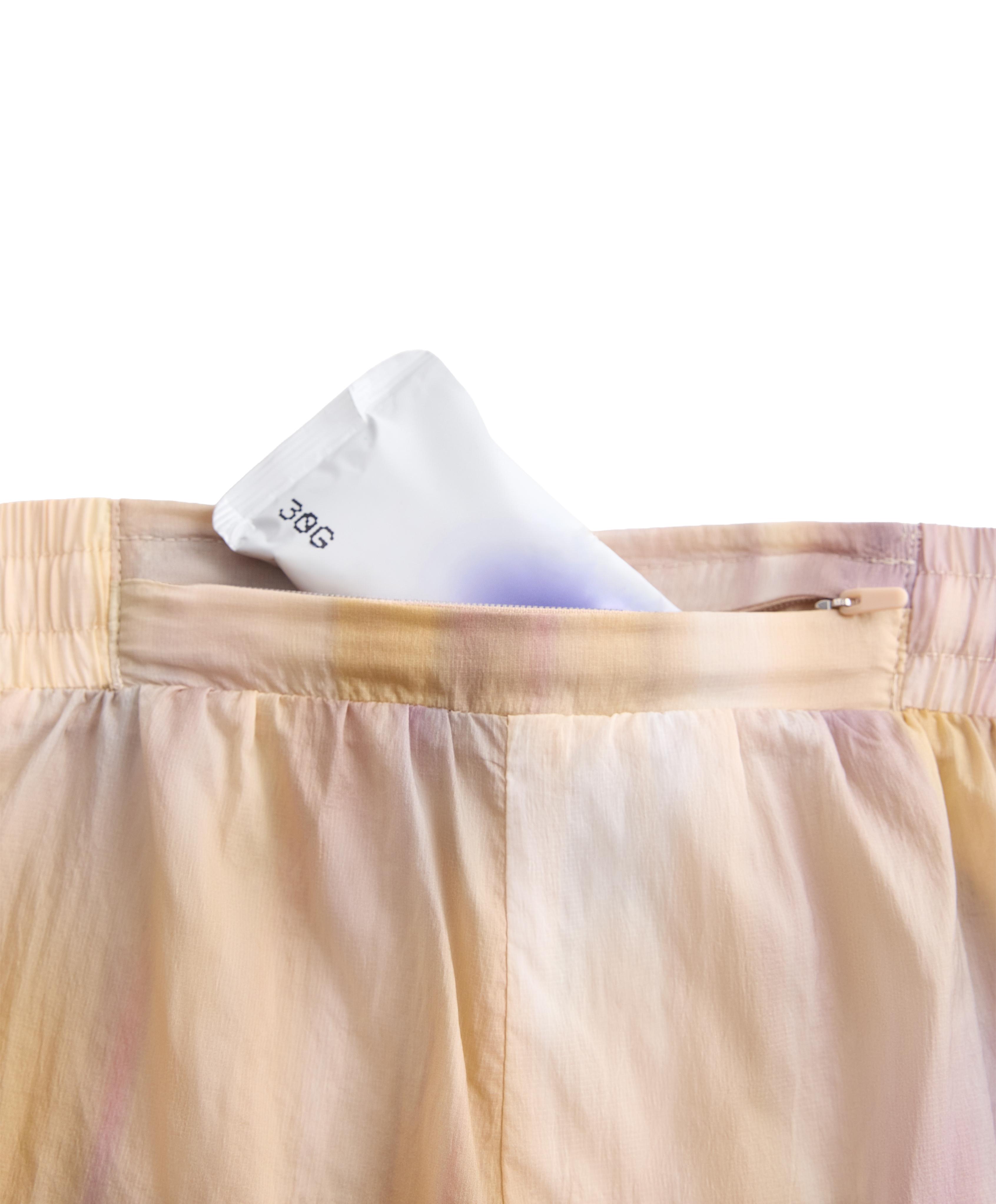 2-in-1 tie-dye mid rise technical shorts — VANILLA