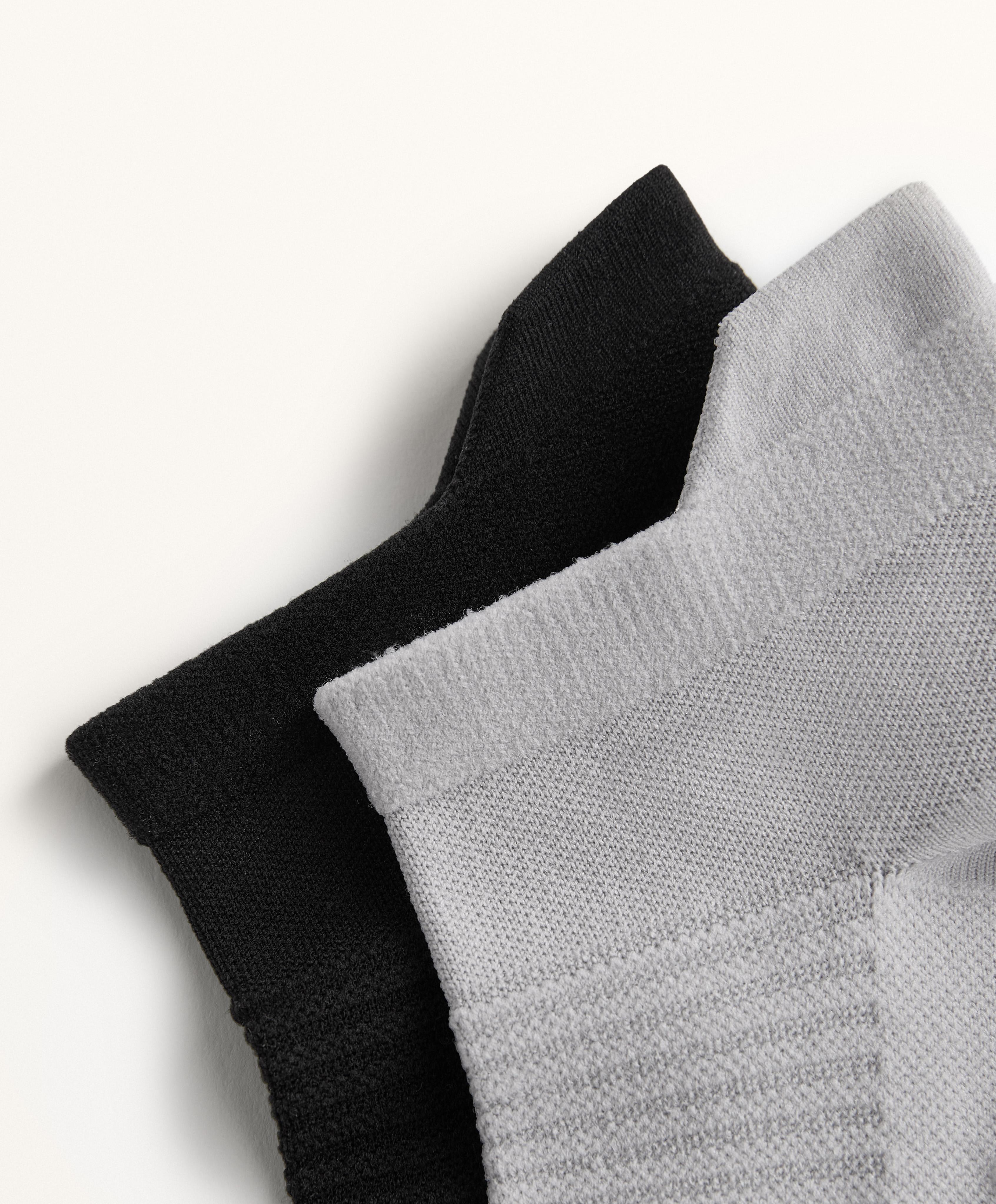 2 pairs of polyamide blend yoga and Pilates sneaker socks
