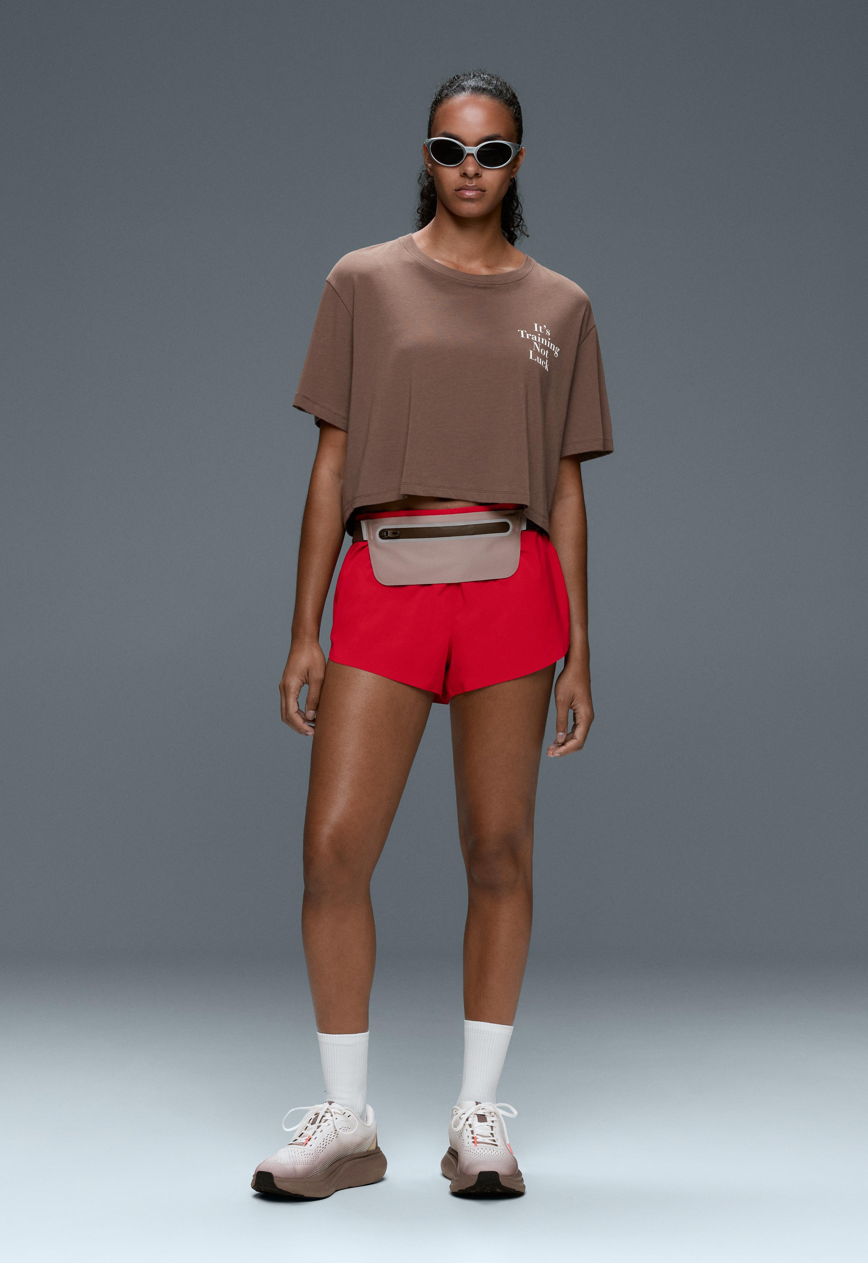Boxy cropped cotton blend slogan T-shirt — BROWN