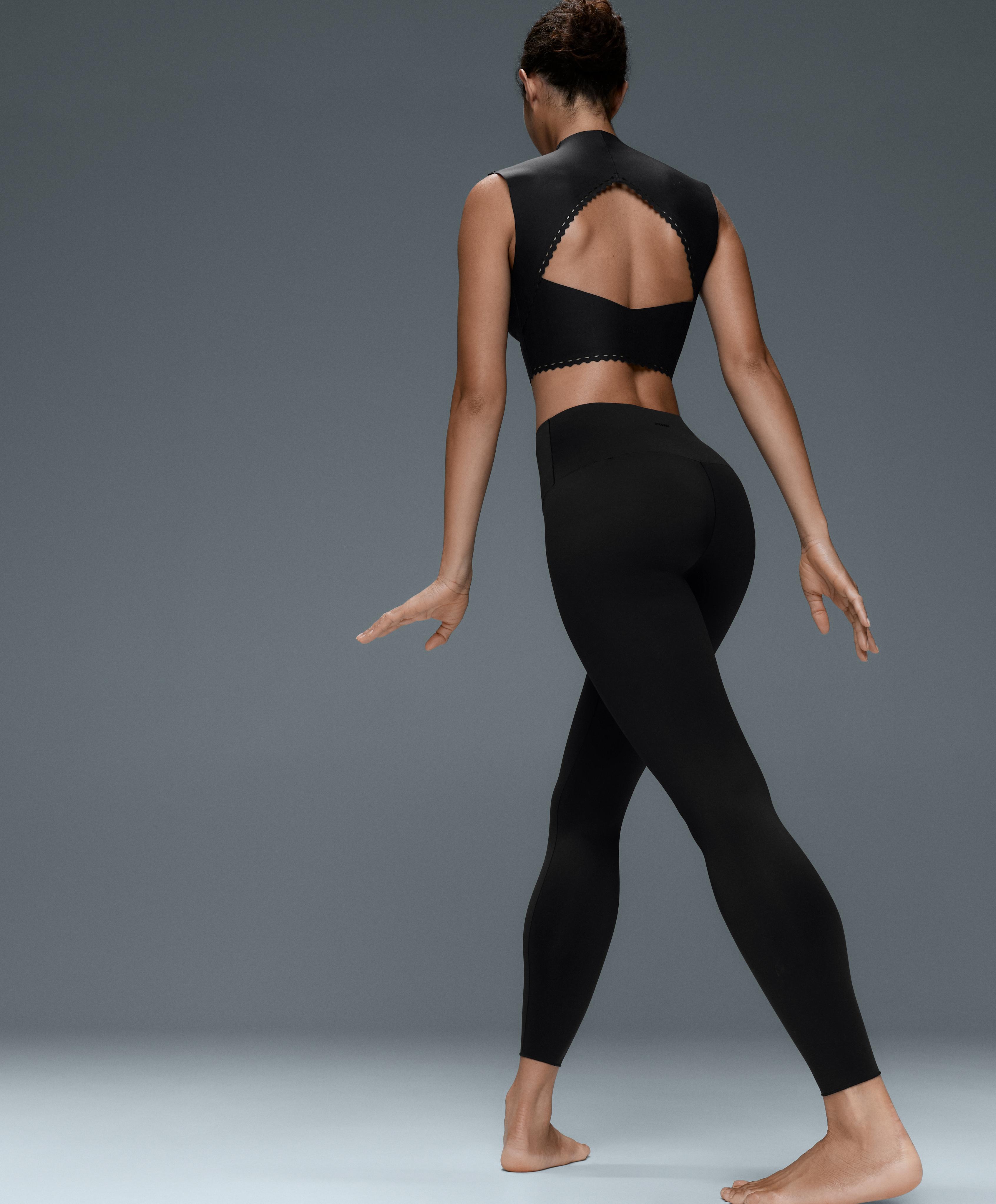 Perfect-adapt wave-detail tank top — BLACK