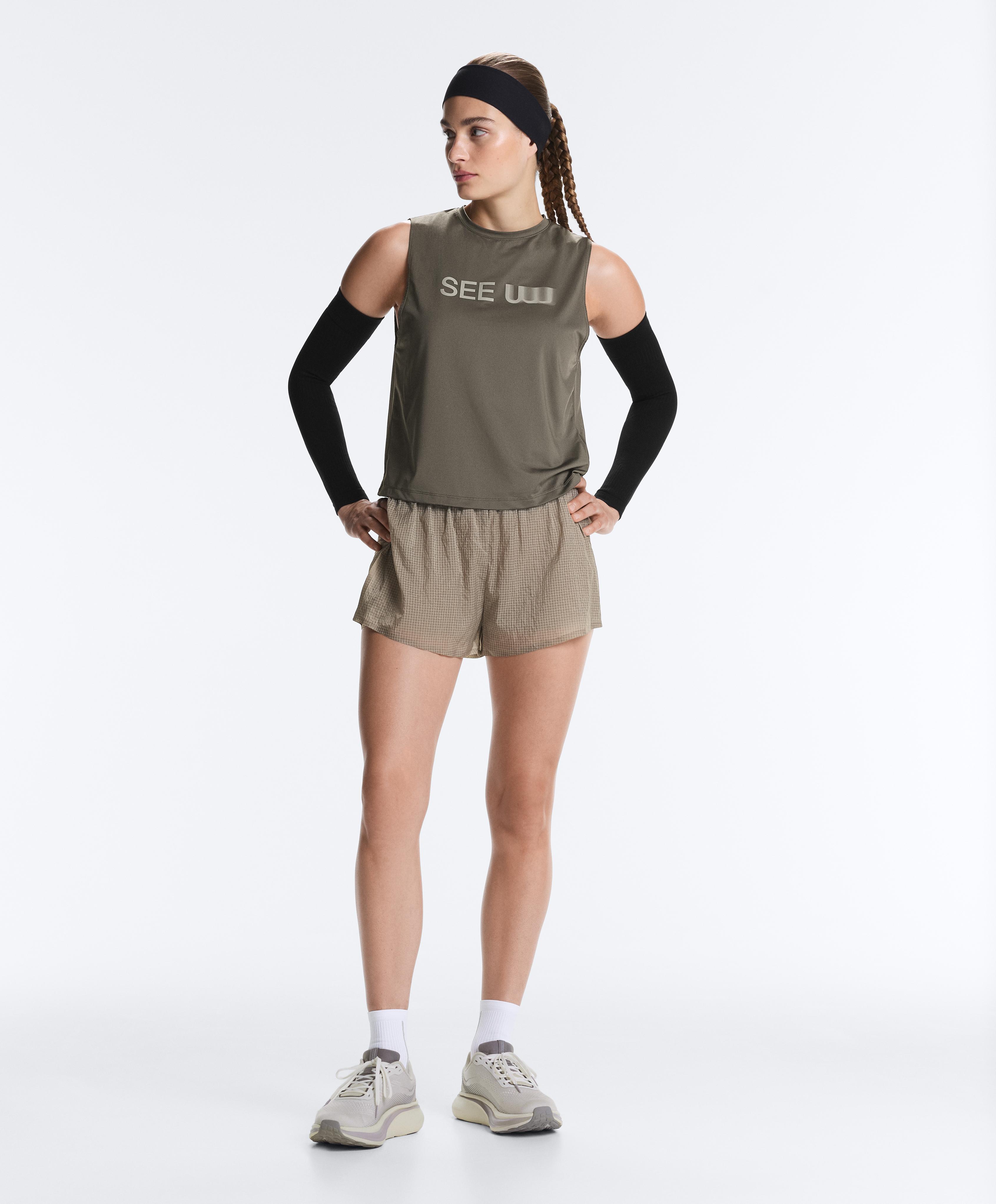 Technical sleeveless T-shirt with text — CHARCOAL GREY