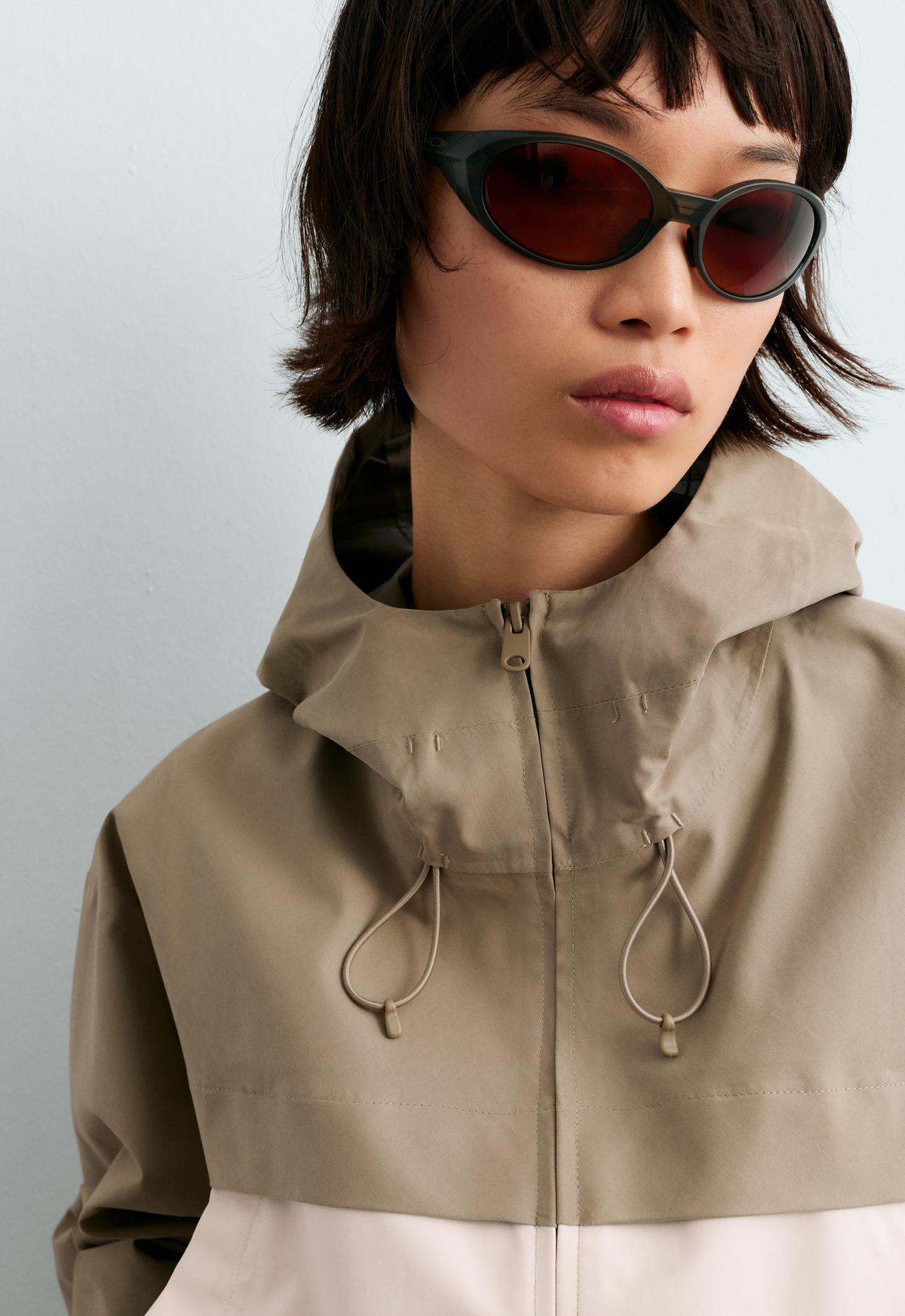 Short 10k waterproof technical canvas colour-block jacket — PALE ECRU
