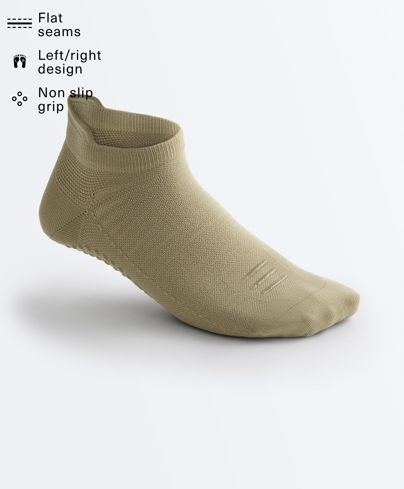 2 pairs of polyamide blend yoga and Pilates sneaker socks — GREEN BEIGE