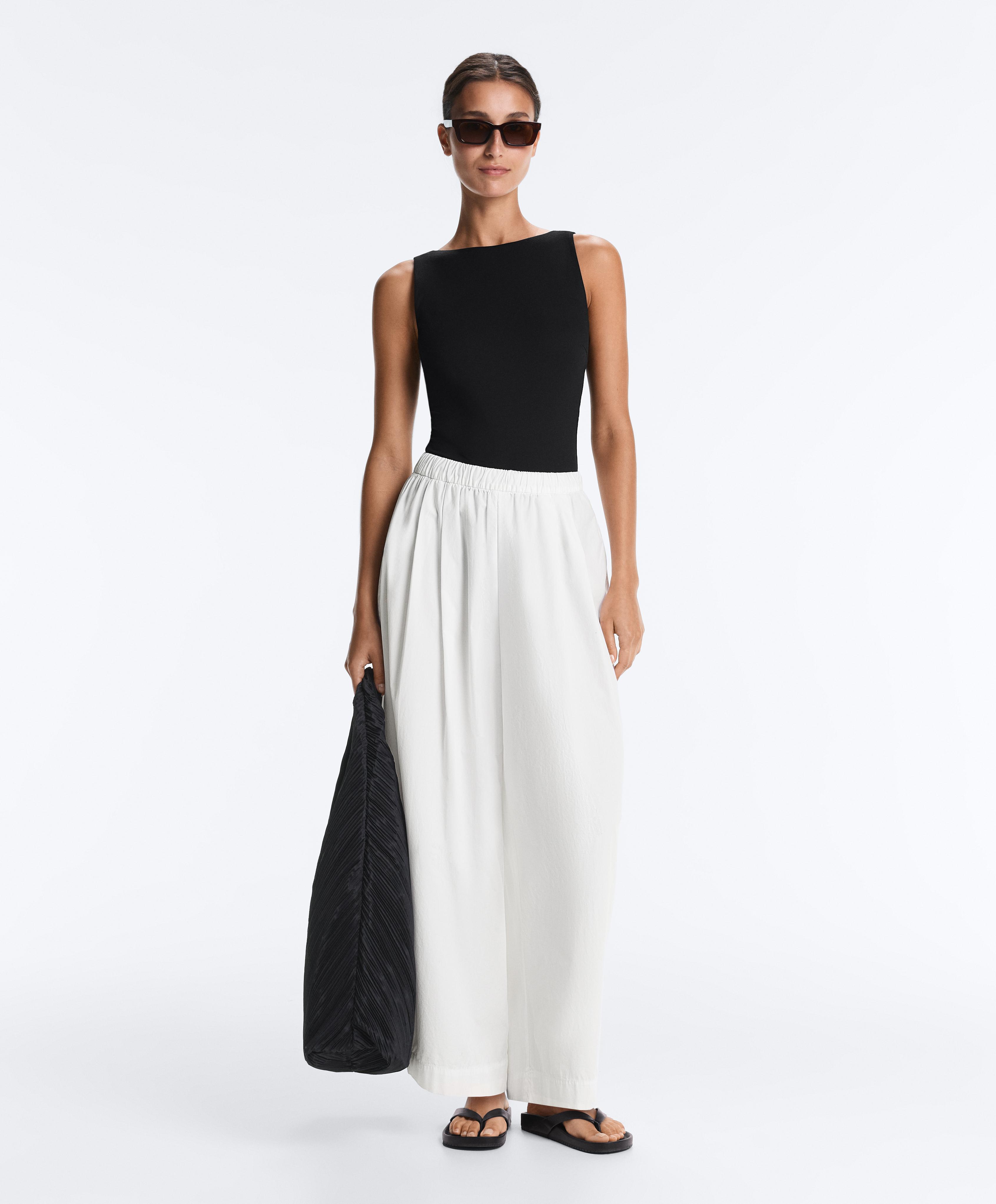 Open-back Comfortlux body — BLACK