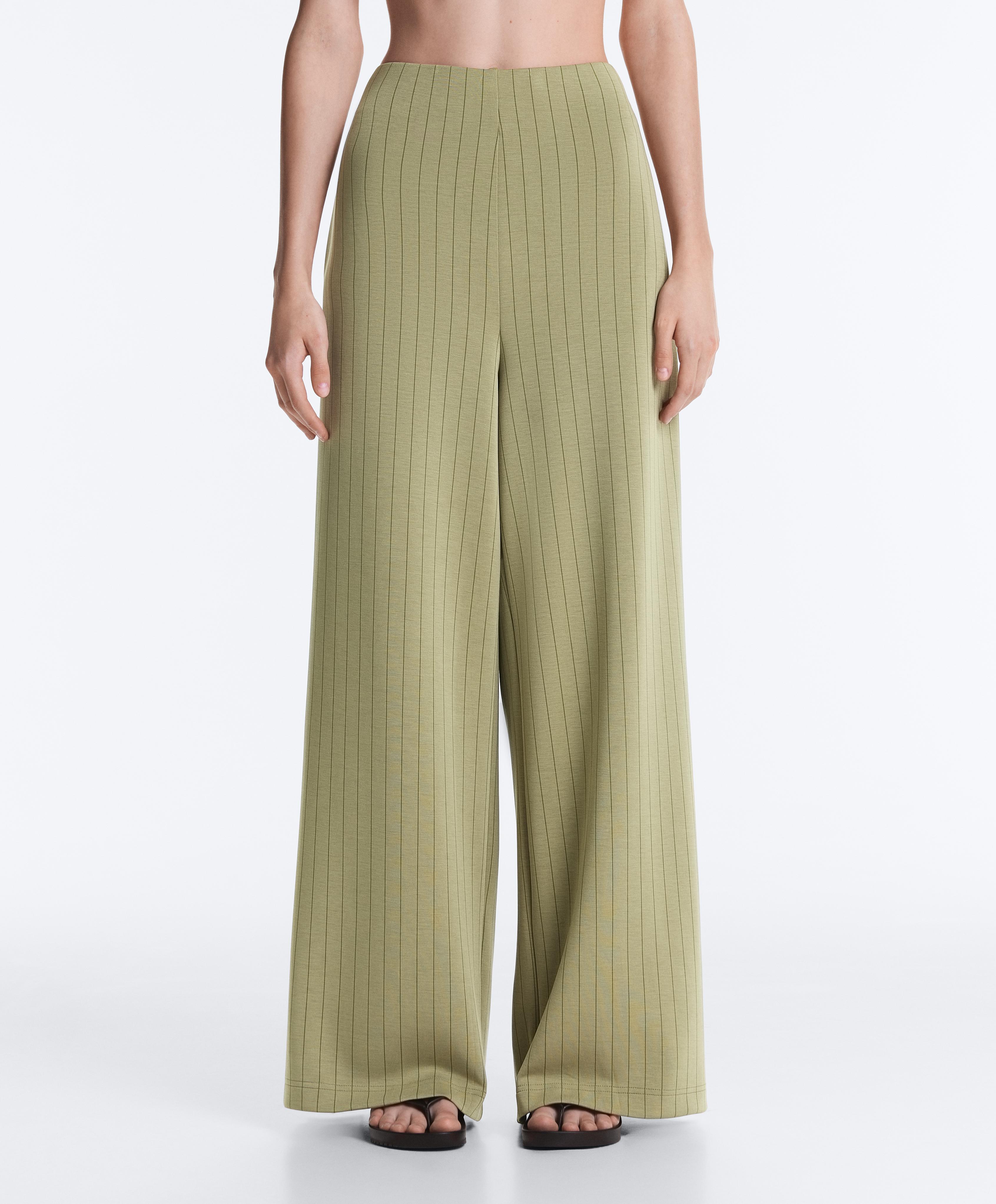 Pantalón ancho high rise con modal tacto suave raya diplomática