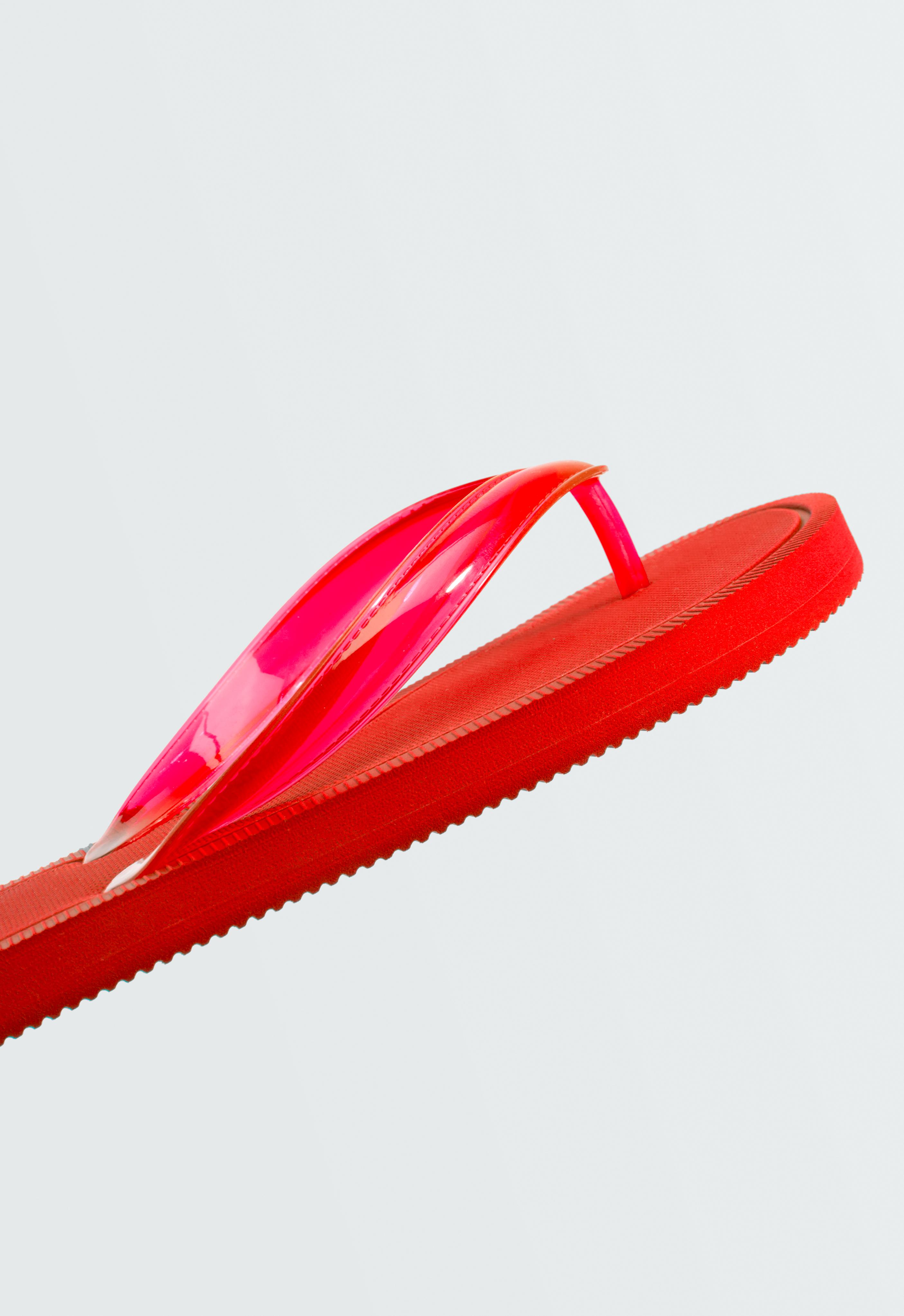 Textured beach sandals — RED