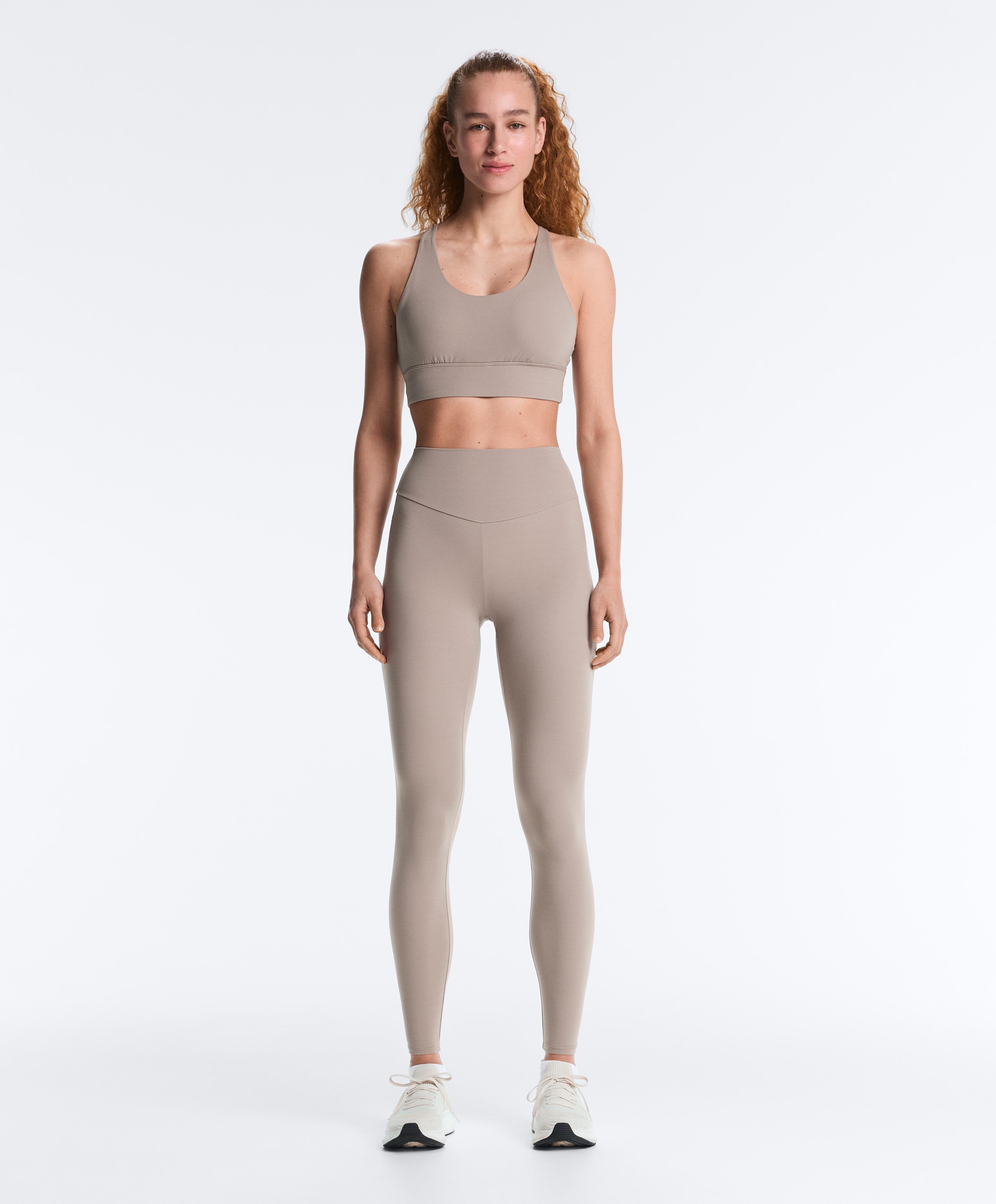 Medium-support Comfortlux sports bra with cups — PALE TAUPE