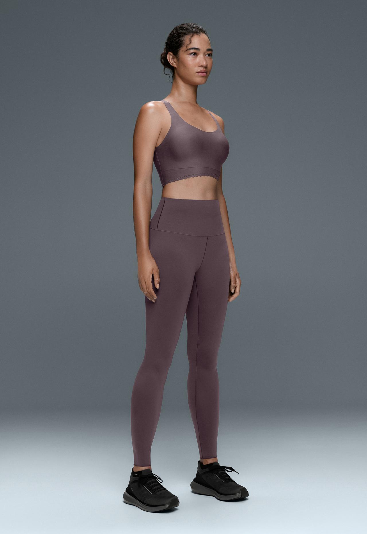 Perfect-adapt medium-support sports bra — Purplish brown