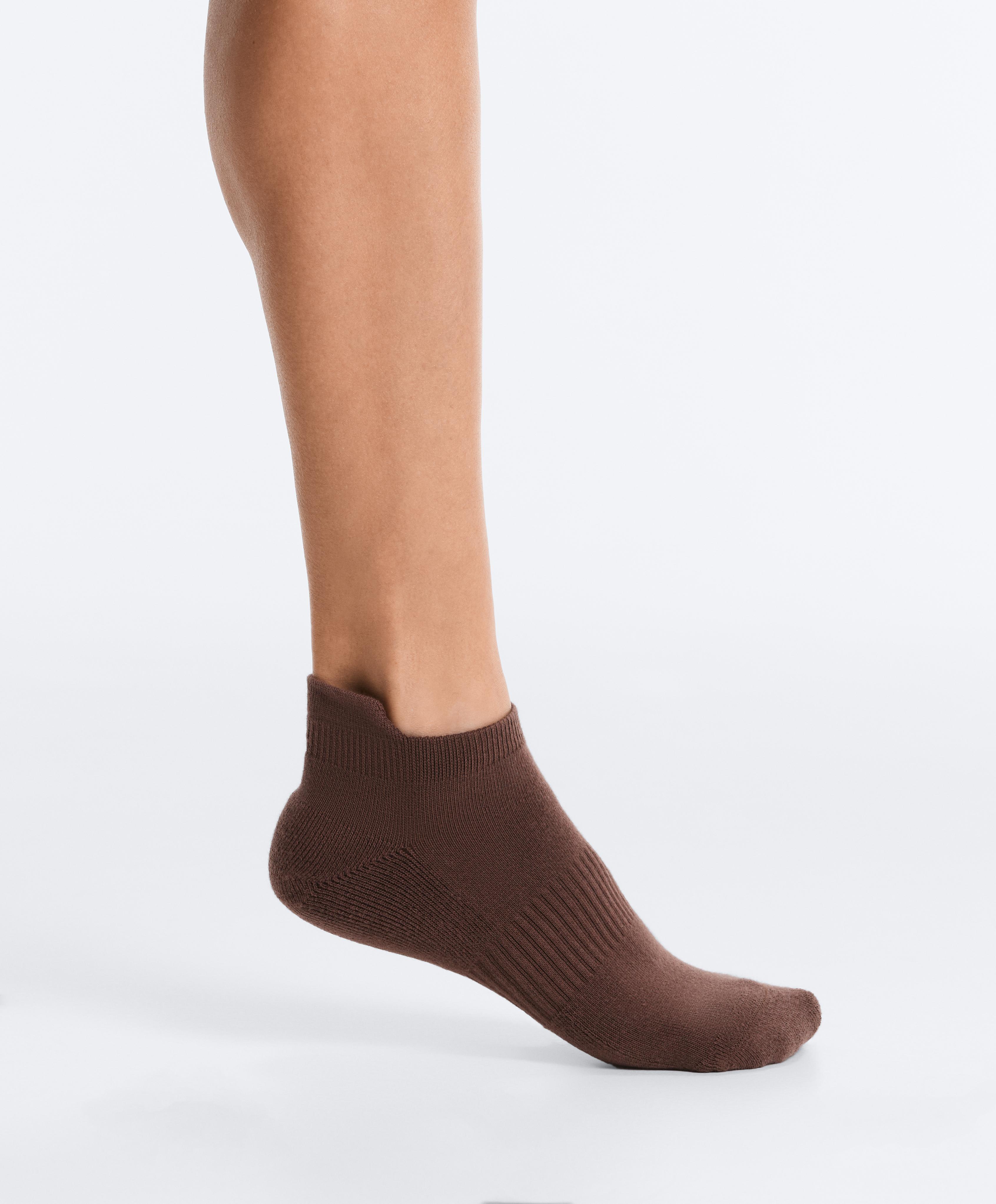 3 pairs of cotton blend sports sneaker socks with heel tab — CHOCOLATE