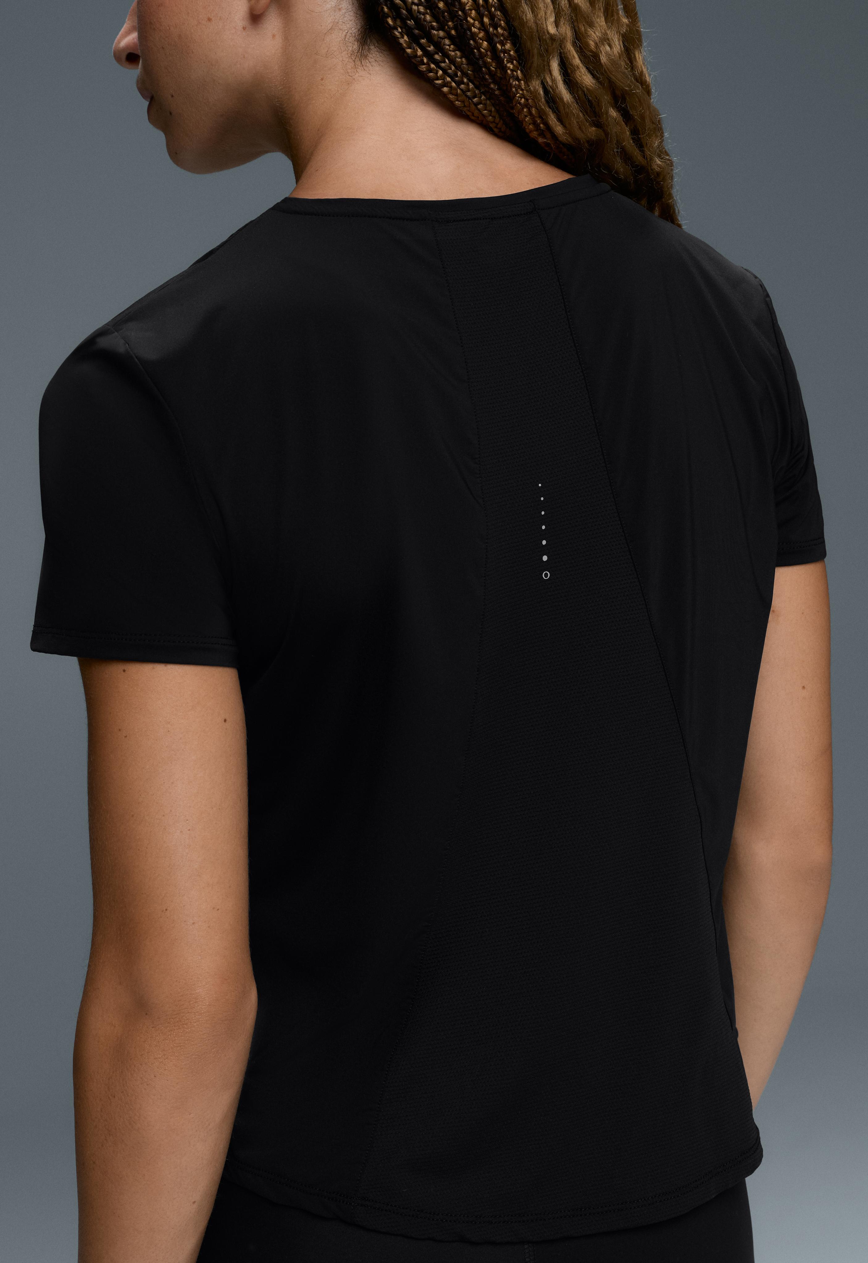Short-sleeved technical T-shirt — BLACK