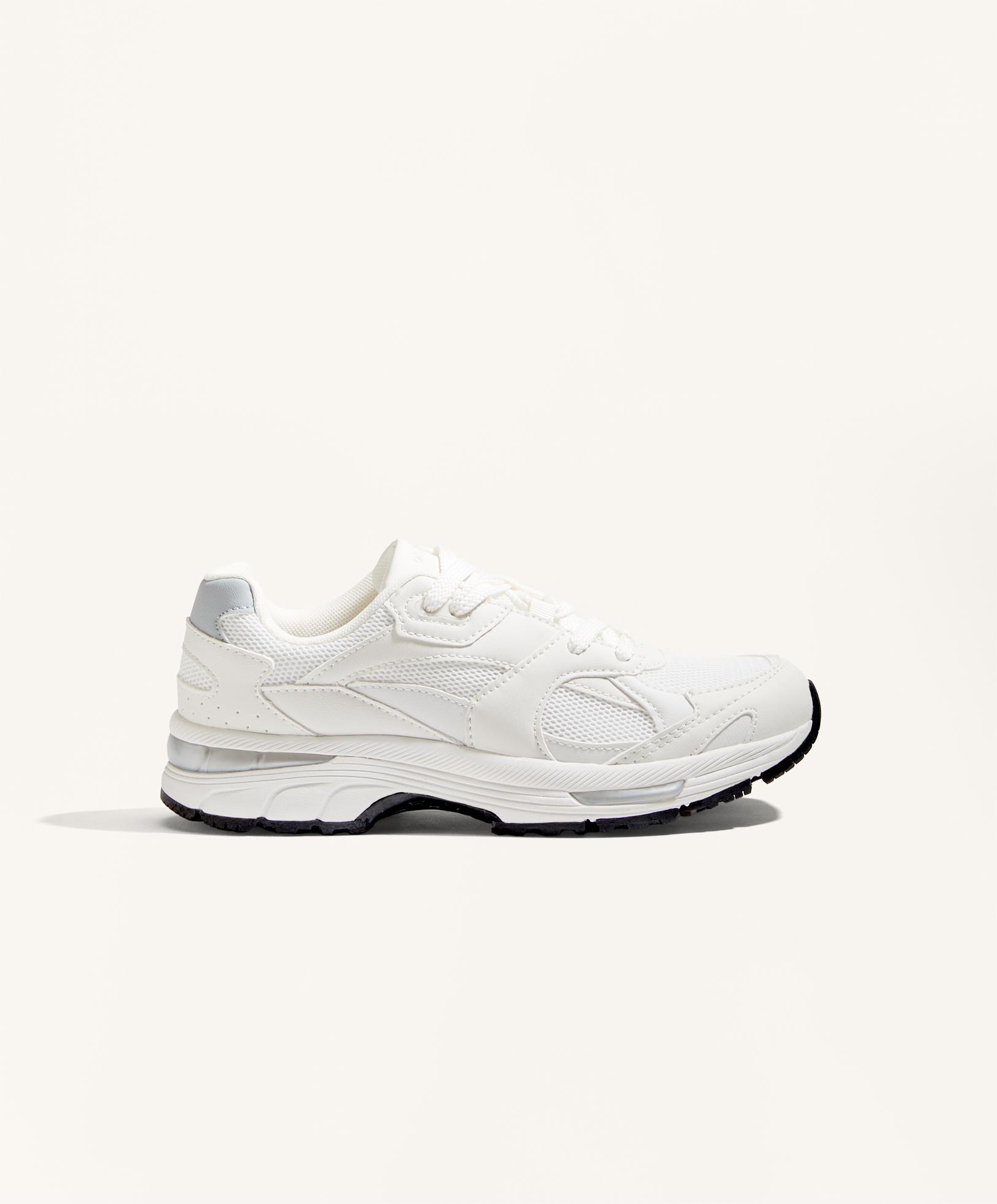 Running style shoe Running style shoe