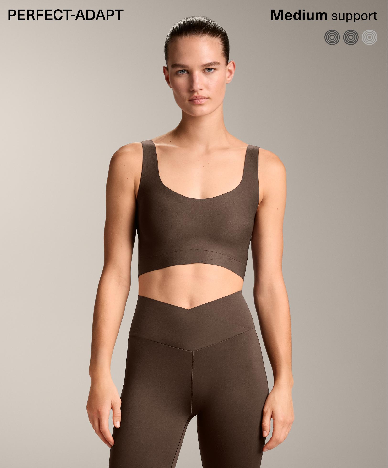 Perfect-adapt medium support sports bra with cups