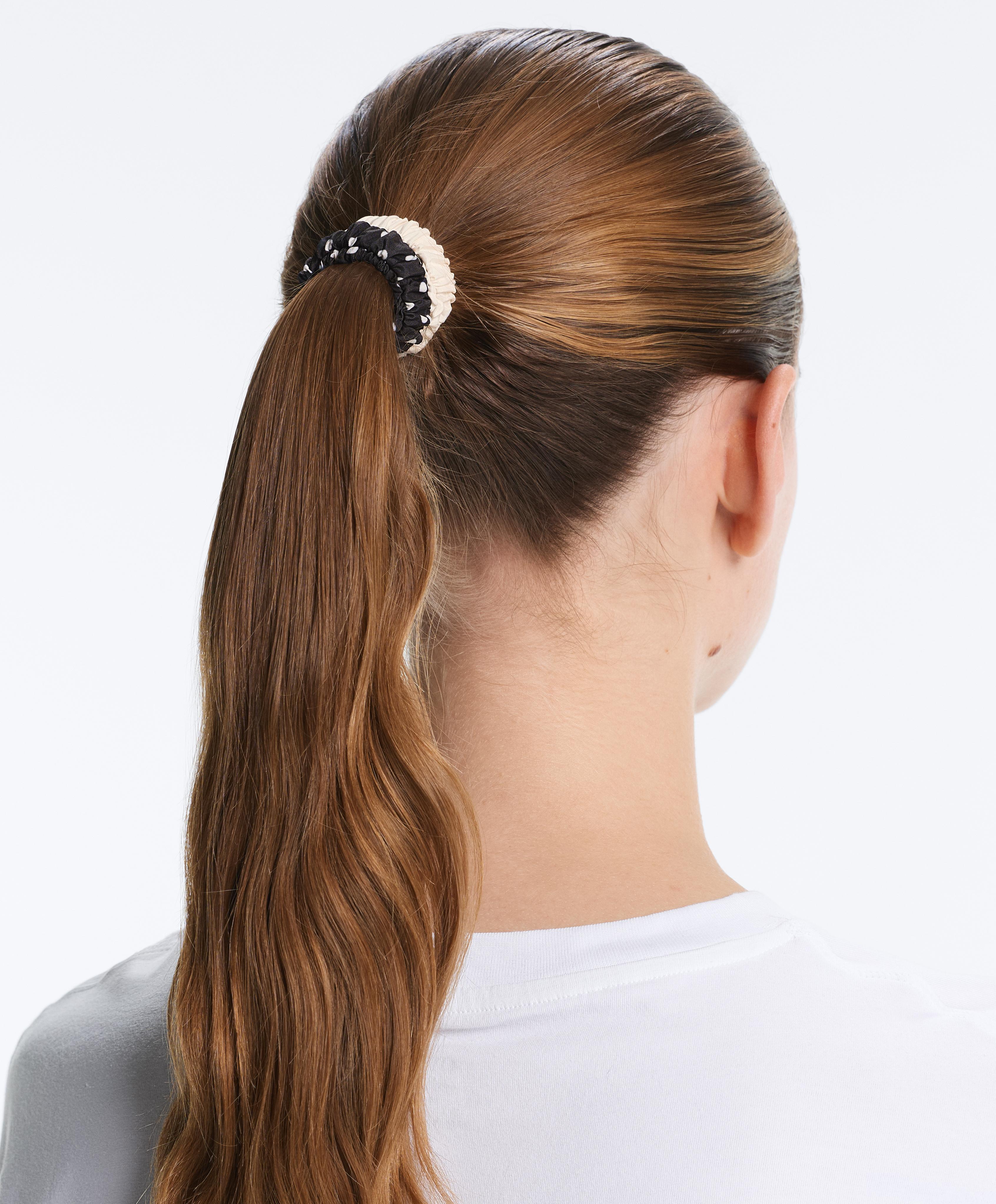 5 scrunchies 5 scrunchies