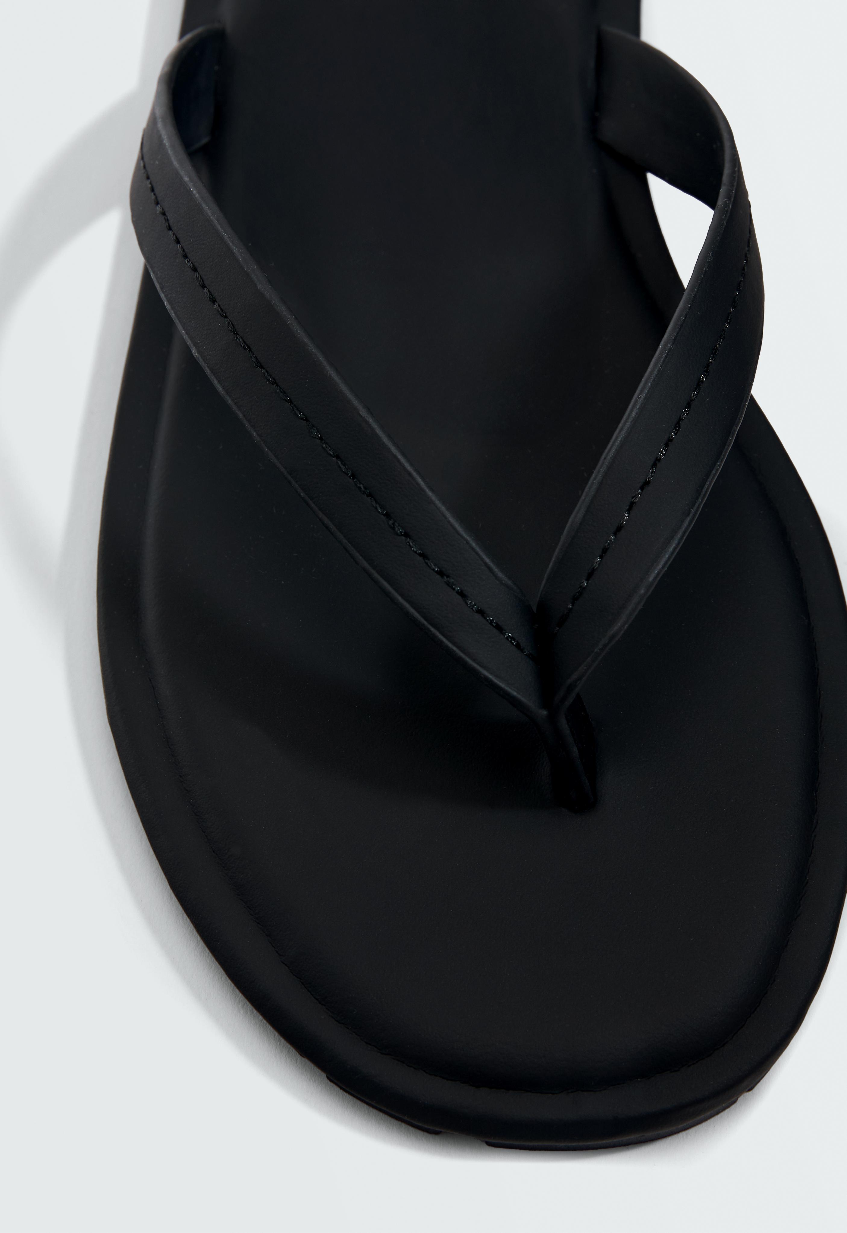 Minimalist flat sandals — BLACK