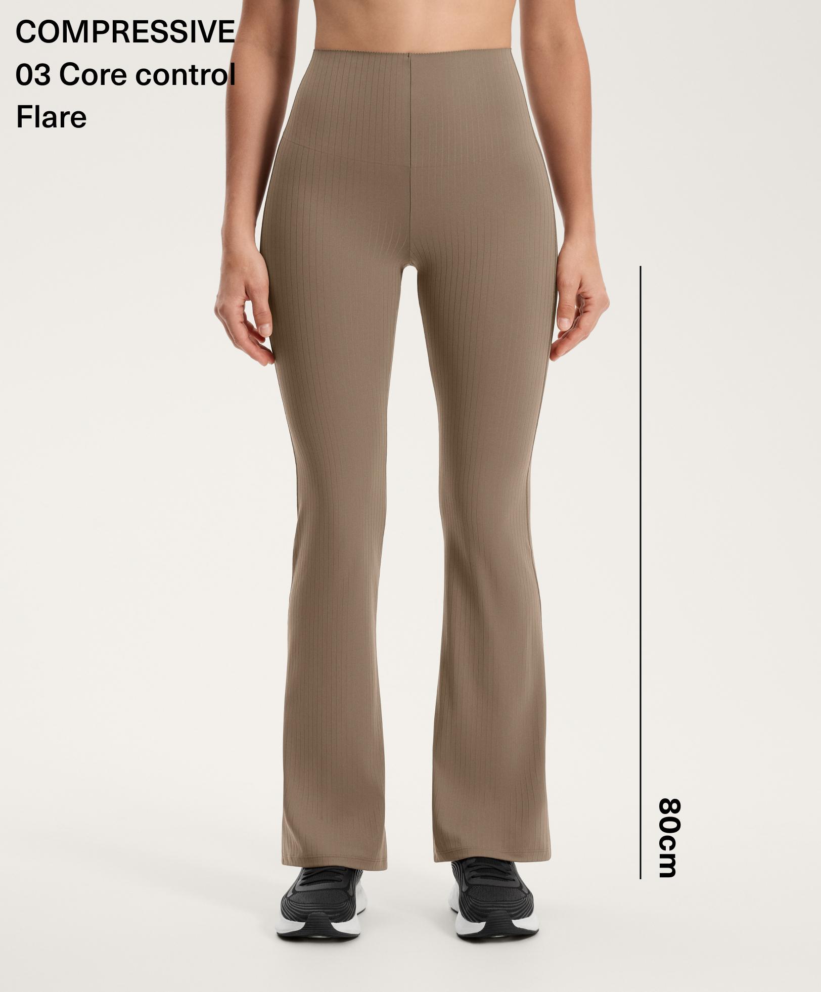 بنطلون فلير بسرج مرتفع Compressive وتحكم في منطقة الوسط وكتل مخططة بنطلون فلير بسرج مرتفع Compressive وتحكم في منطقة الوسط وكتل مخططة