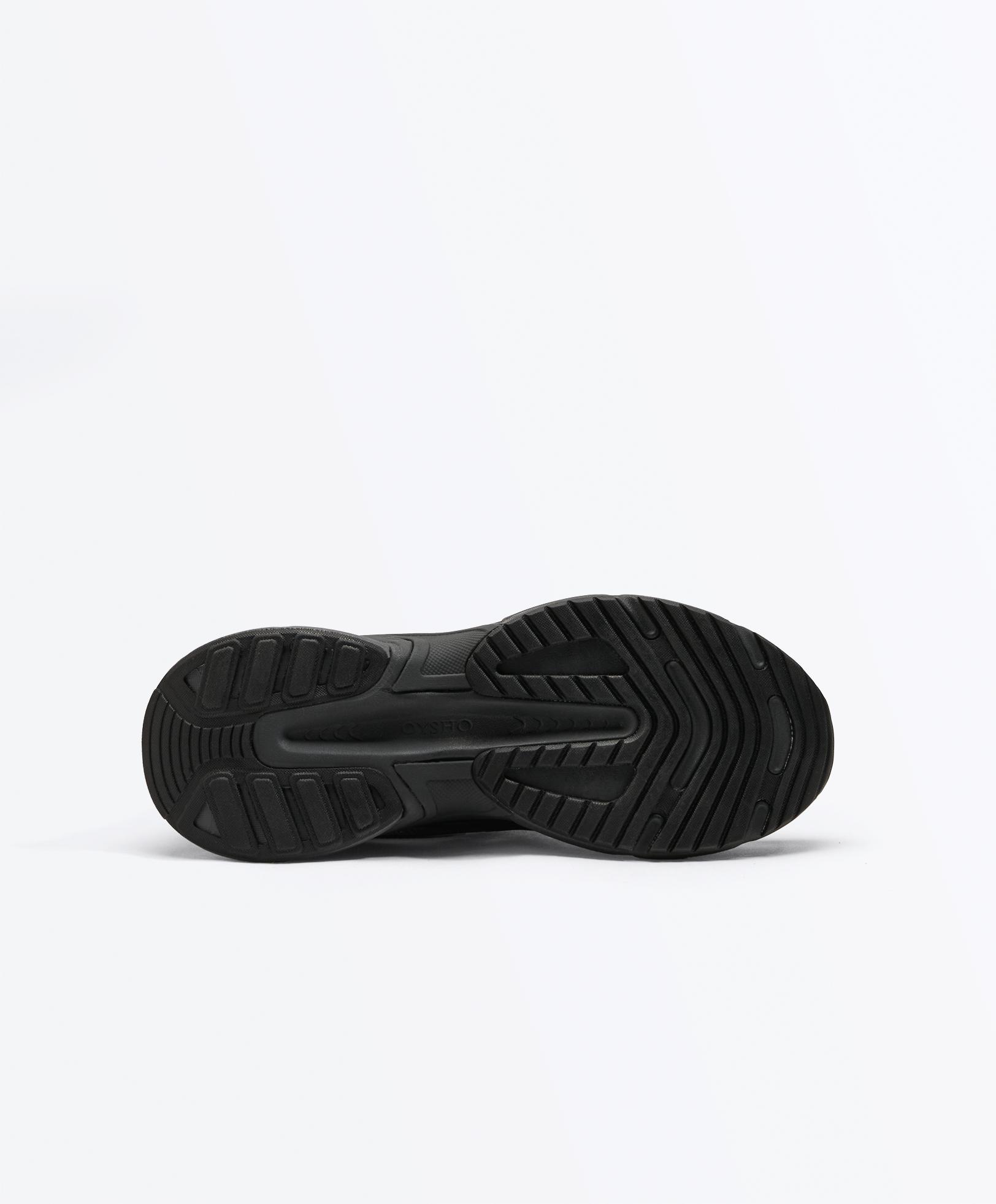 Running-style trainers — BLACK