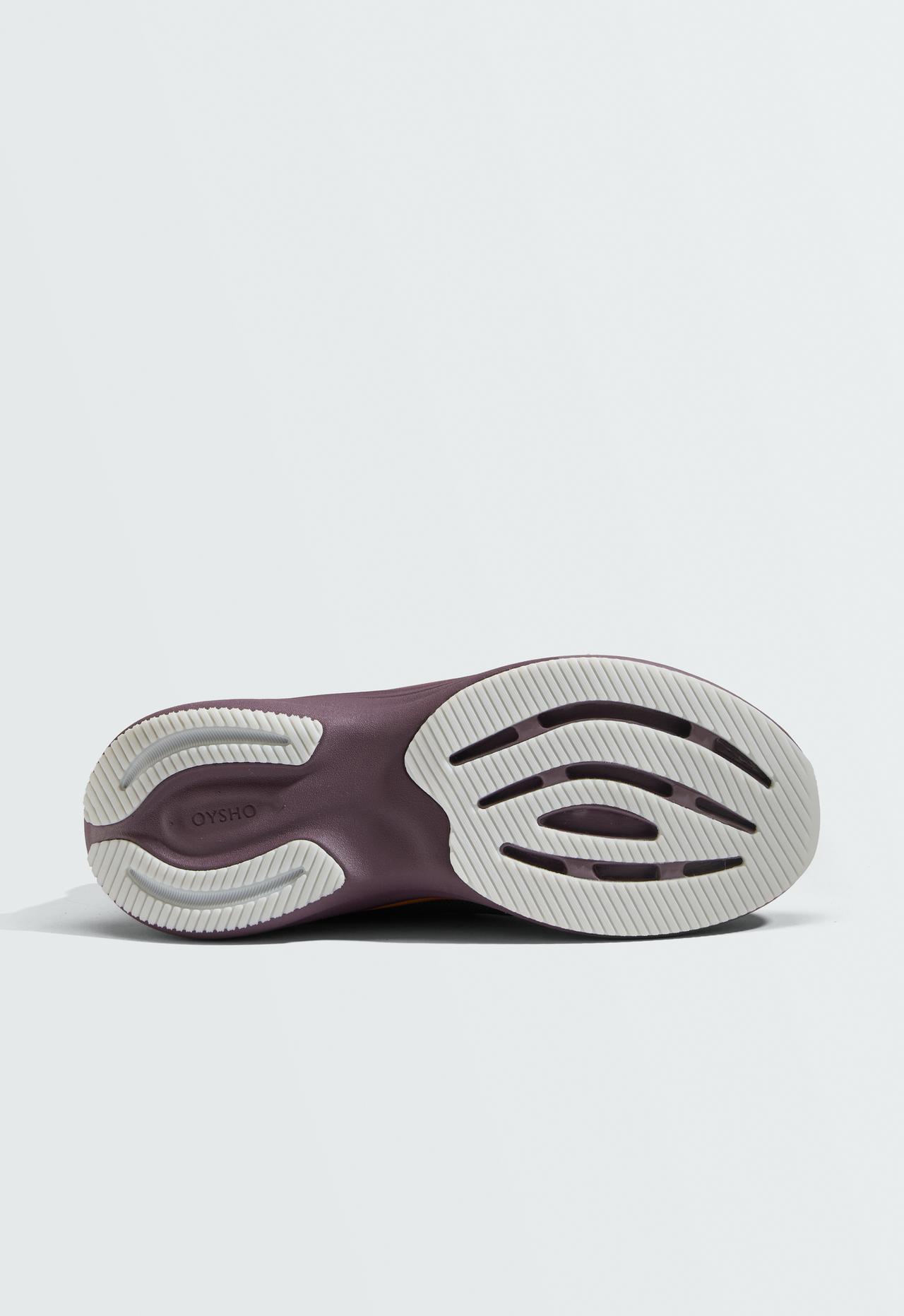 OY/PR 907 V2 running trainers — BURGUNDY