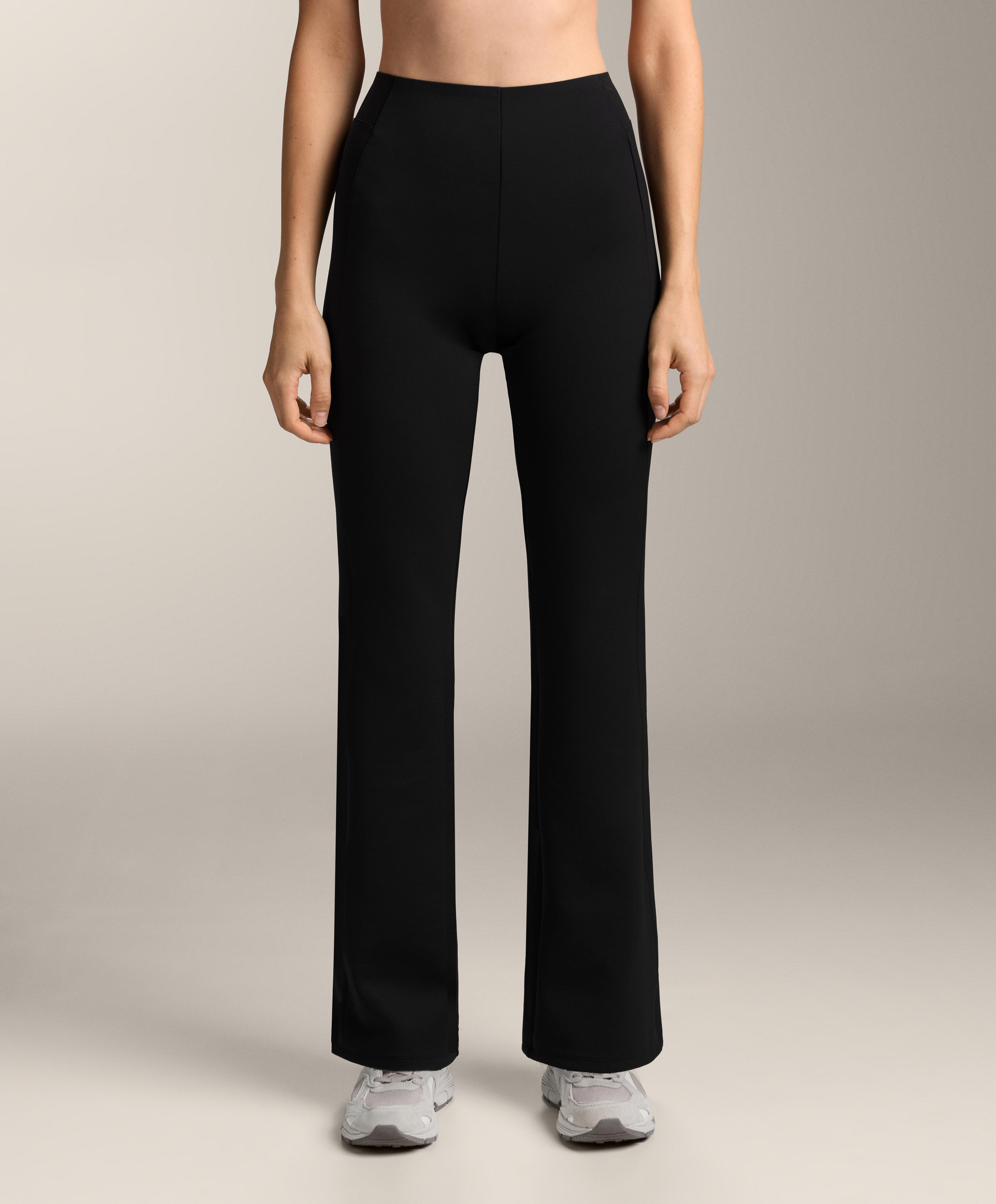 Flare broek high rise met neopreen effect Flare broek high rise met neopreen effect