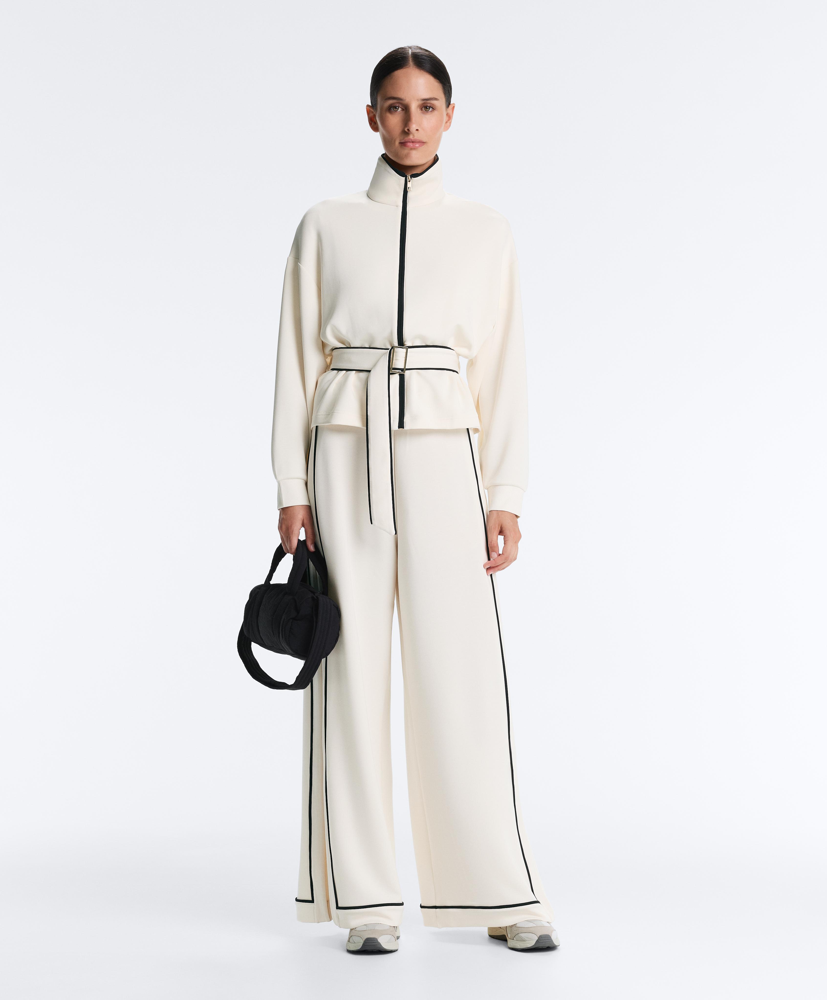 Kontrast Piping Detaylı Yumuşak Dokunuşlu Modal Geniş Paça Pantolon Kontrast Piping Detaylı Yumuşak Dokunuşlu Modal Geniş Paça Pantolon