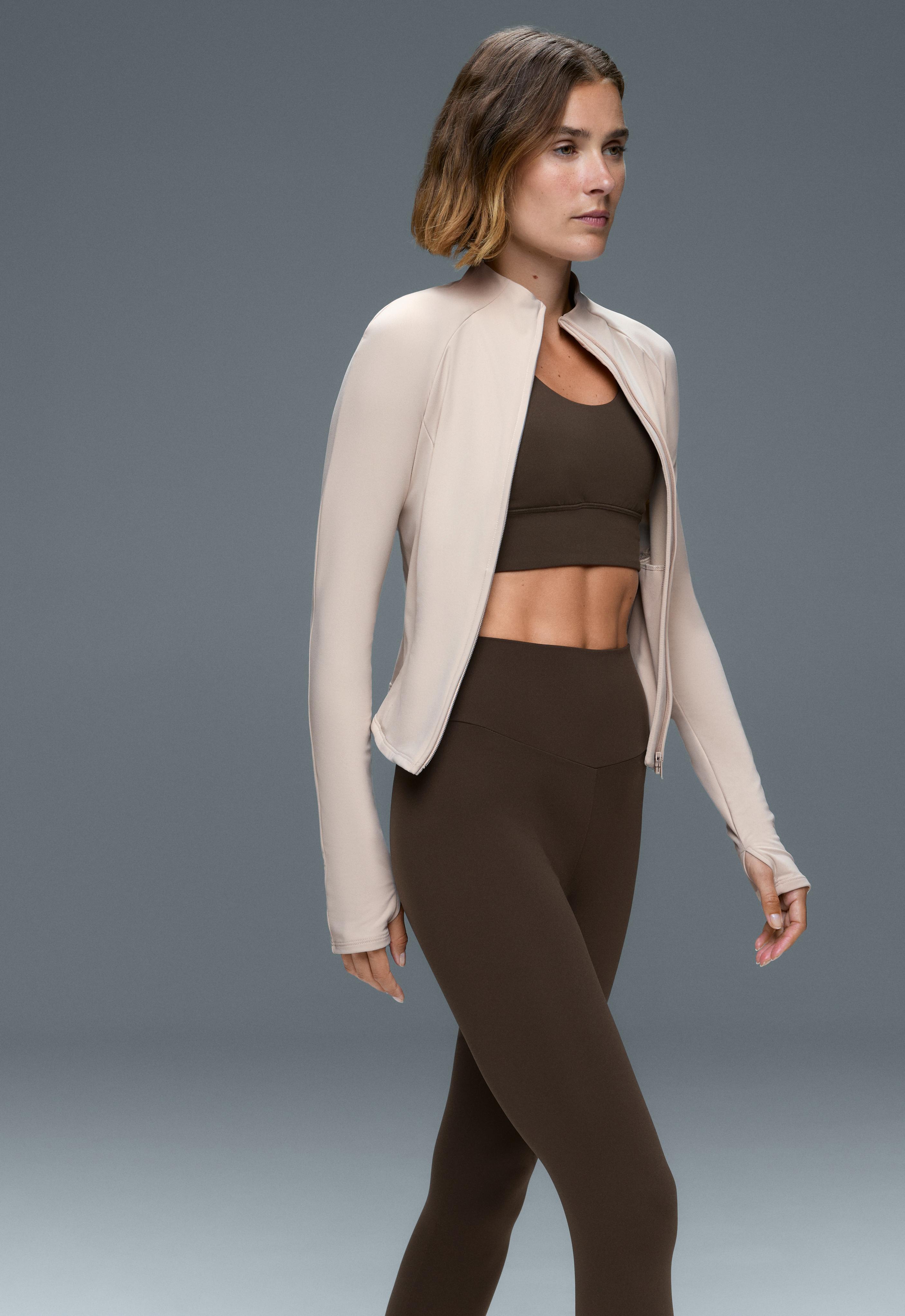 Short light warm technical jacket — PALE MINK