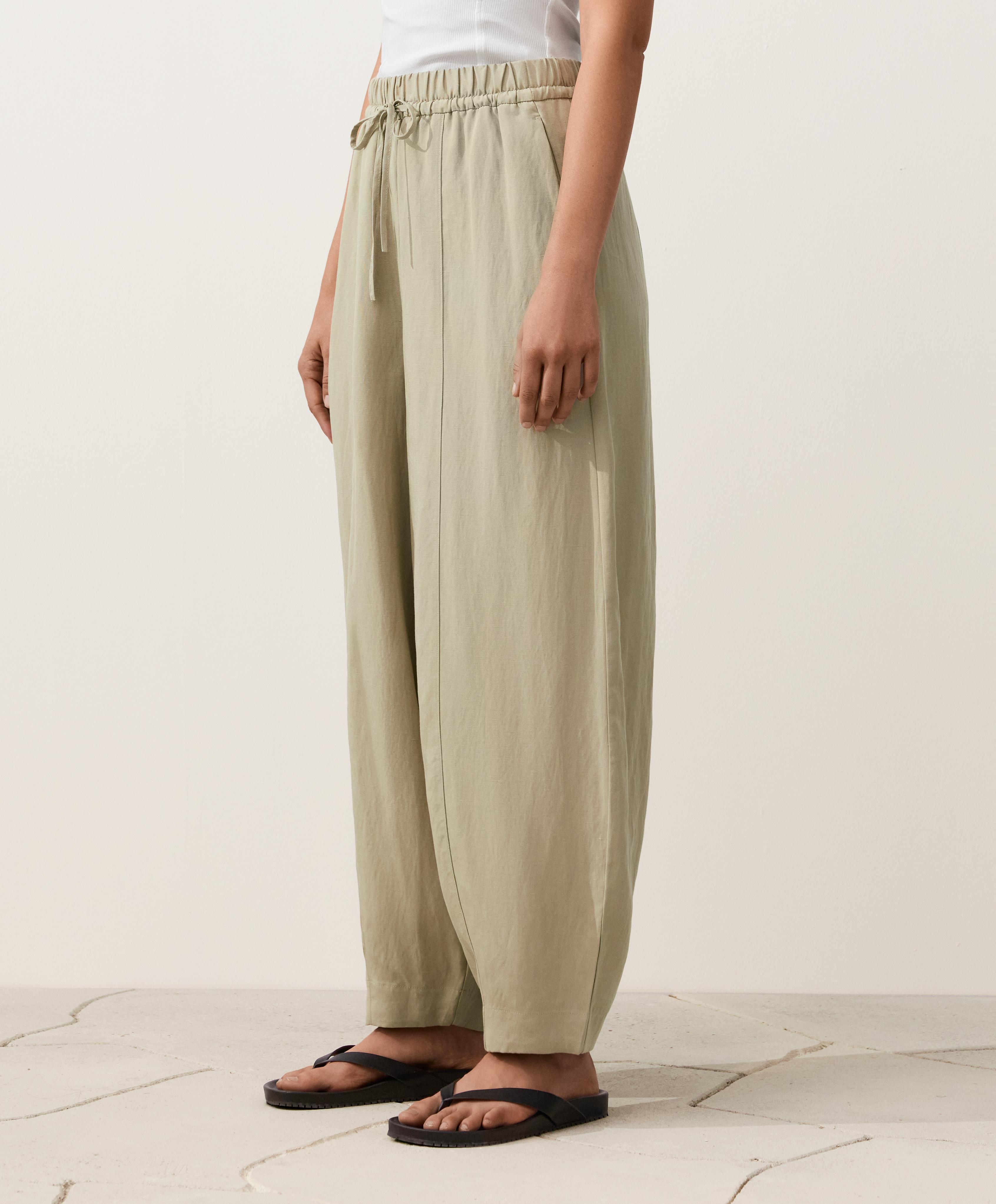 Pantalon balloon coutures mélange lyocell et 24% lin Pantalon balloon coutures mélange lyocell et 24% lin