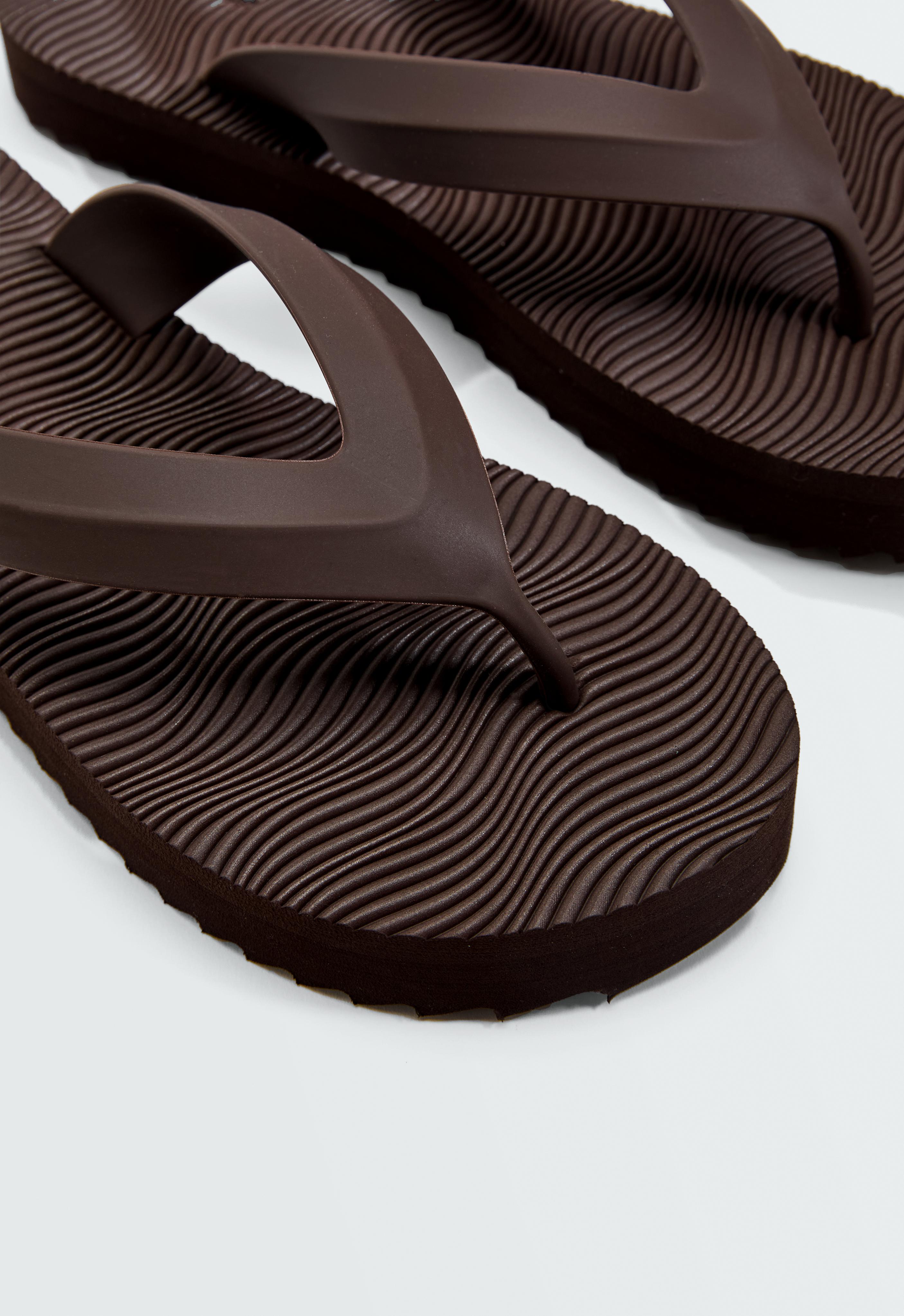 Textured platform beach sandals — BROWN